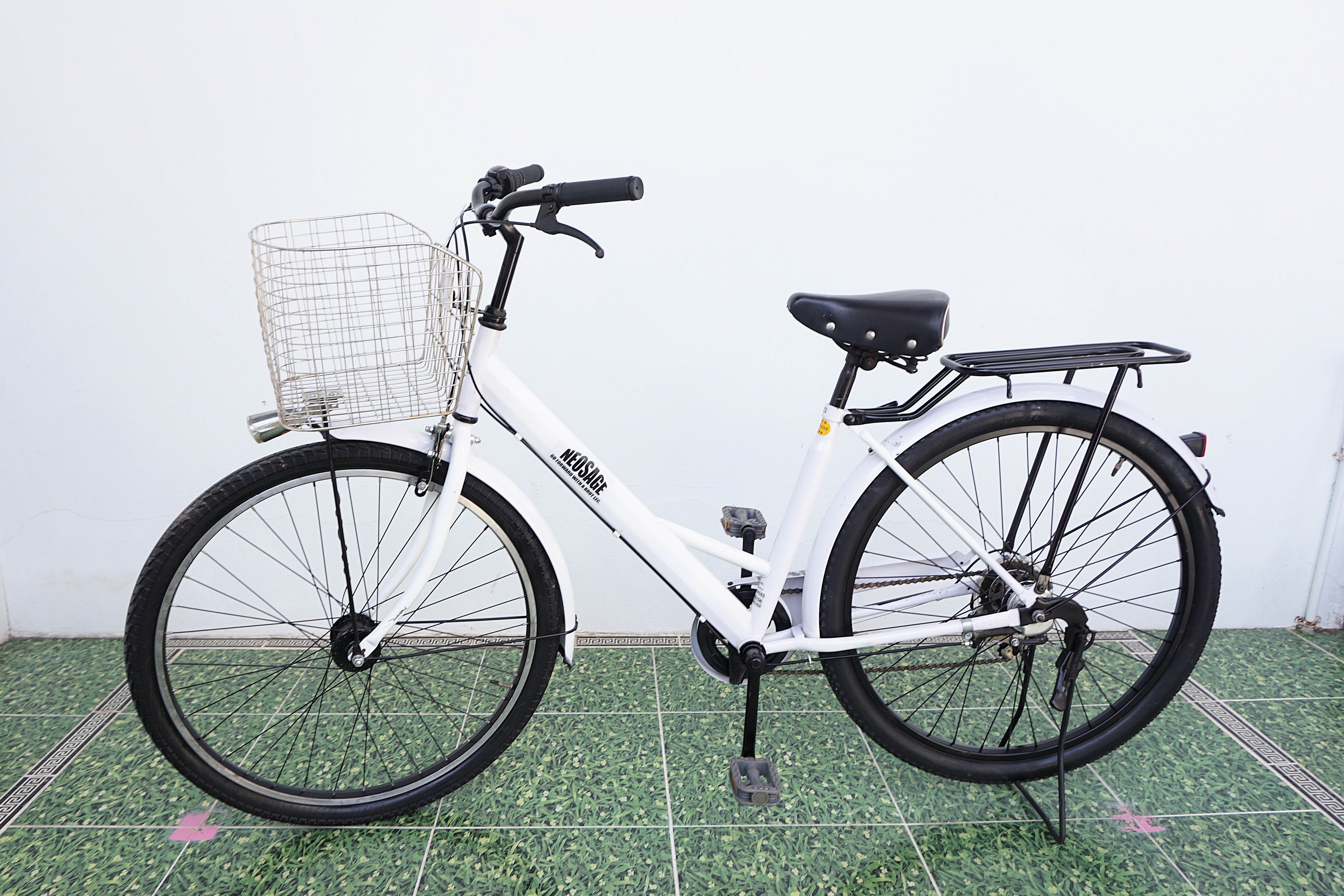 จักรยานแม่บ้านล้อโต ญี่ปุ่น - ล้อ 27.5x1.95 - เกียร์ 6 สปีด - ไฟหน้าอัตโนมัติ - Neosage - สีขาว [จักรยานมือสอง]