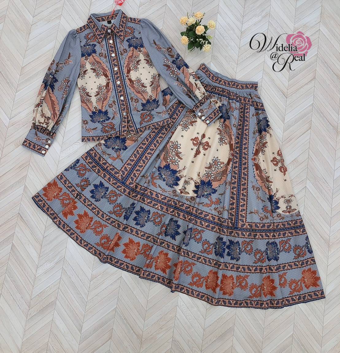 Set เสื้อตัวสวย มาเข้าชุดกับกระโปรงตัวยาวทรงสวย