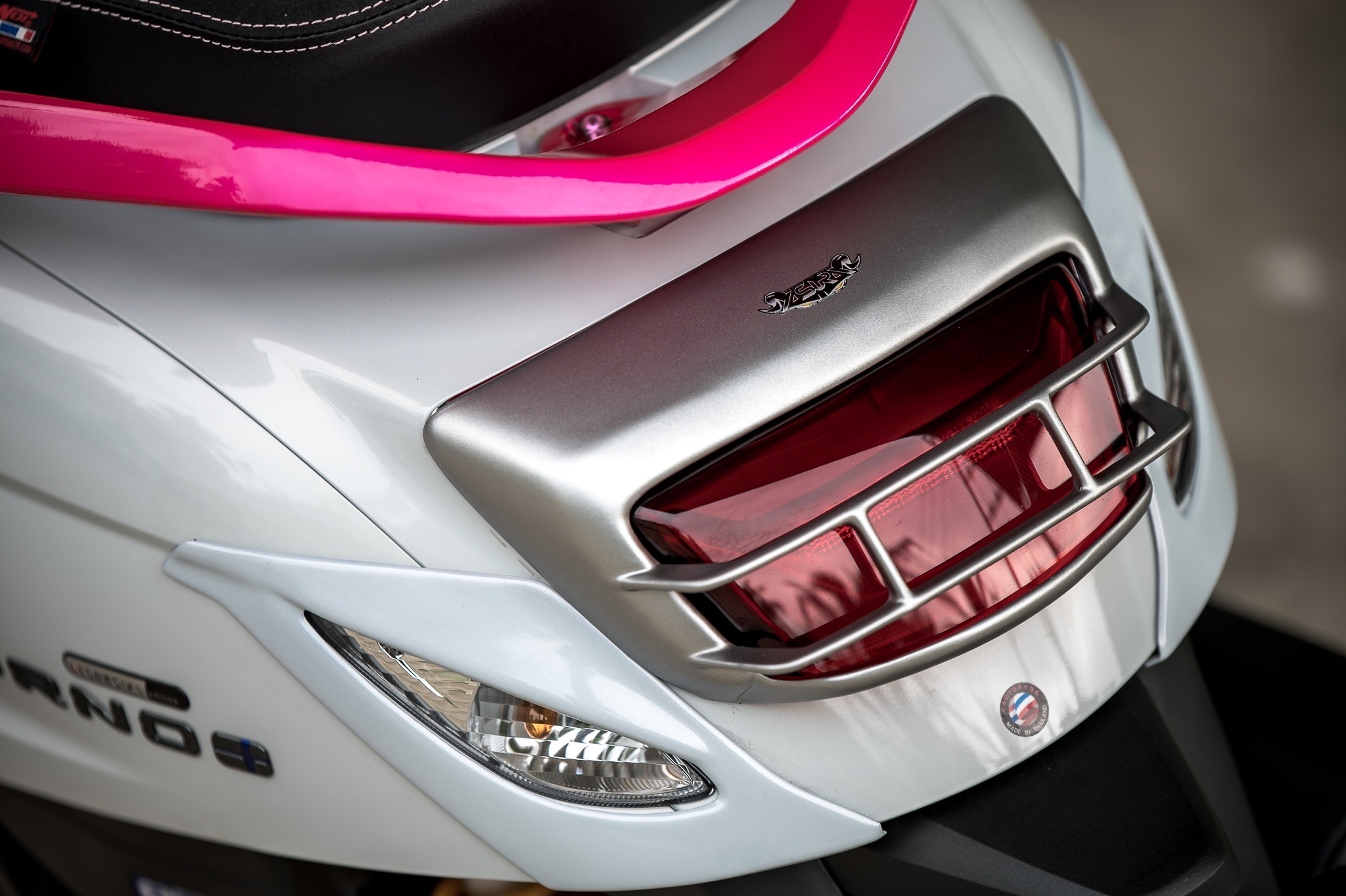 ครอบไฟเลี้ยวหลัง 1350฿ ( สีตามตัวรถ )