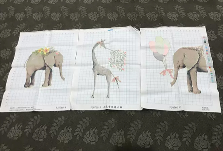 chang-1004 *พร้อมส่ง* ชุดปักครอสติช ลายเซต 3 ชิ้น ช้างคู่ยีราฟ (ไม่มีเดินเส้น ผ้า11CTพิมพ์ลาย ปัก 3 เส้นเล็ก) ขนาด 157*75 ซม.ผ้าครอสติช 11CTพิมพ์ลายปักบนผ้า ไหมคอตตอน 47 สี ผังลาย เข็ม