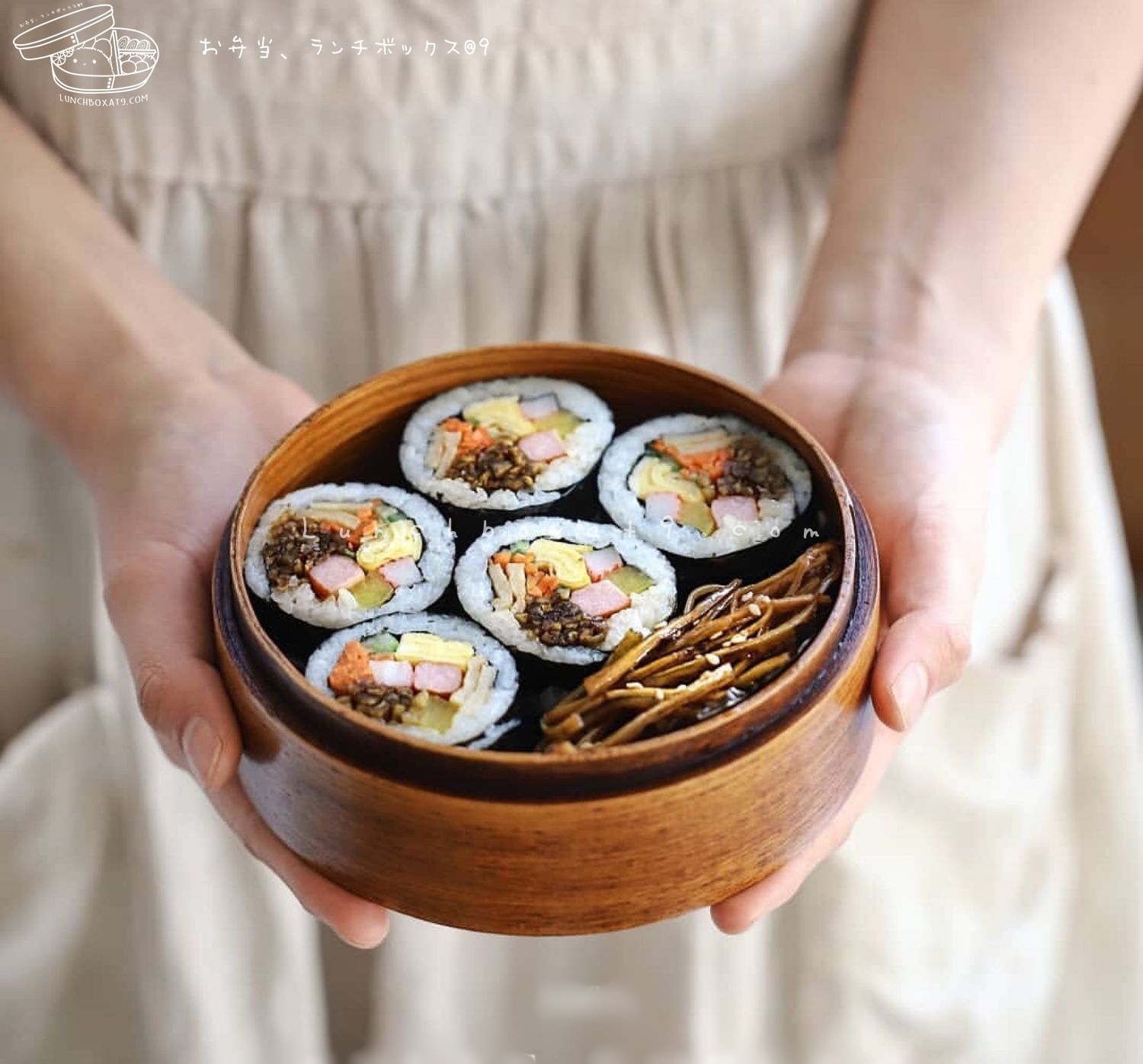 Round 2 stages Lacquered hand baskets bento box กล่องข้าวปิ่นโตญี่ปุ่นทรงกลมแบบมีมือจับ สีไม้เข้ม