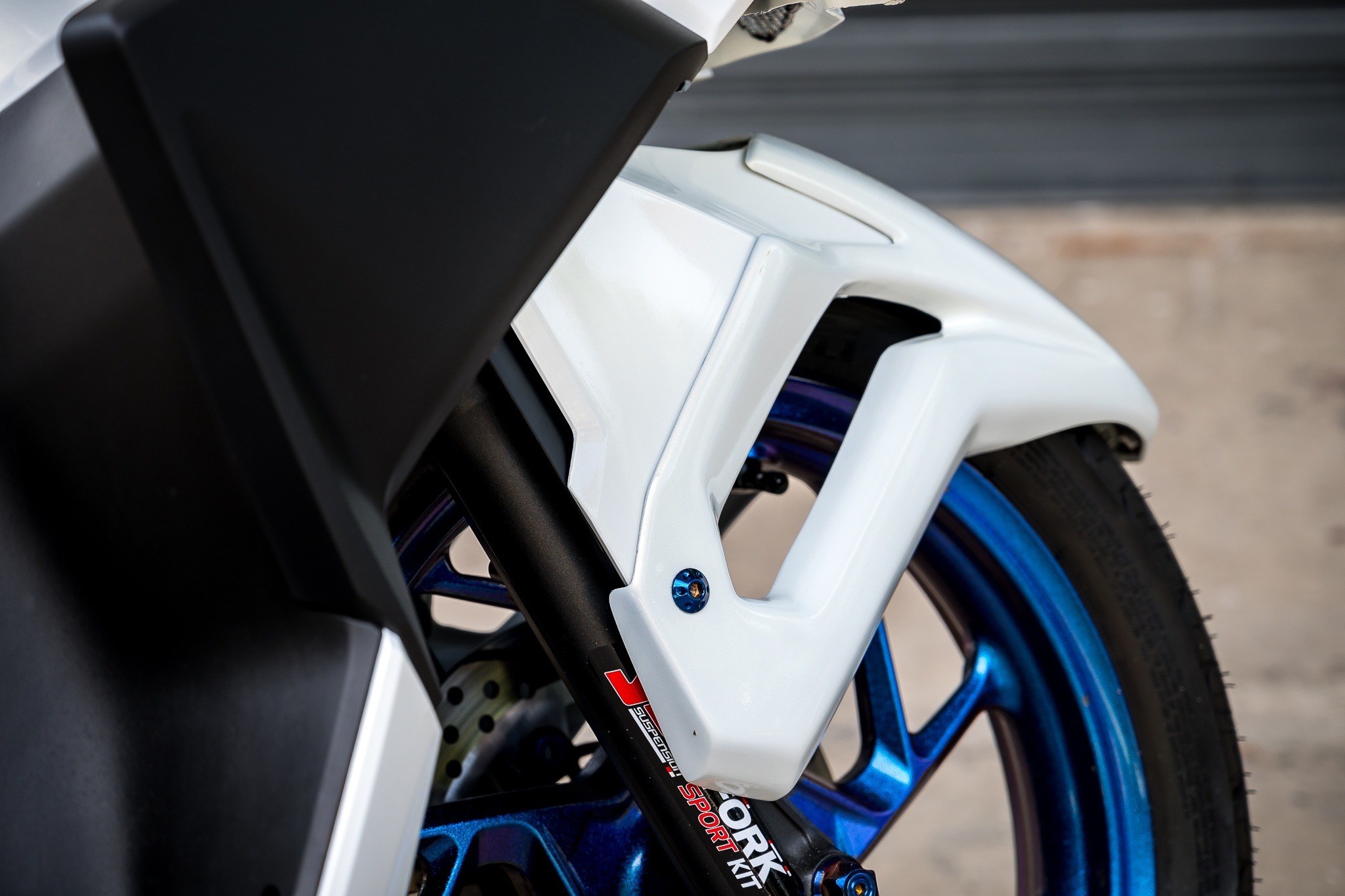 ครอบบังโคลนหน้า AsurA Click160 1990฿ (ขาว ,ดำด้าน,แดง)