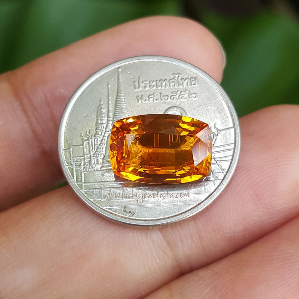 พลอยบุษราคัม บางกะจะ Yellow sapphire สีน้ำทองอมส้ม น้ำหนัก 3.5 กะรัต