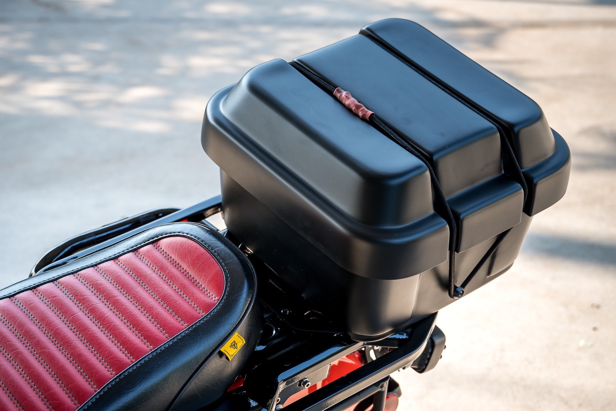 กล่องหลังCT125 V.2 motozaaa ขนาน27ลิตร เป็นแบบ Easy Type ไม่มีตัวล็อค -ไม่มีไฟเบรค 2990 -มีไฟเบรค 3500