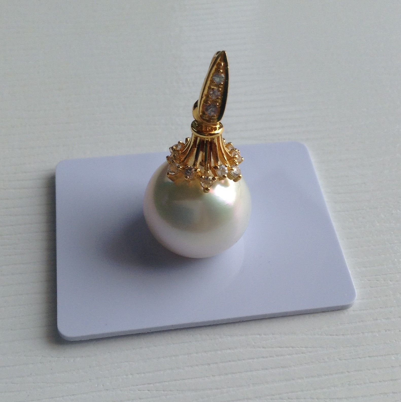 จี้ไข่มุก south sea สีขาว ขนาด 15-16 มิล ตัวเรือน 18k ประดับพลอยแท้