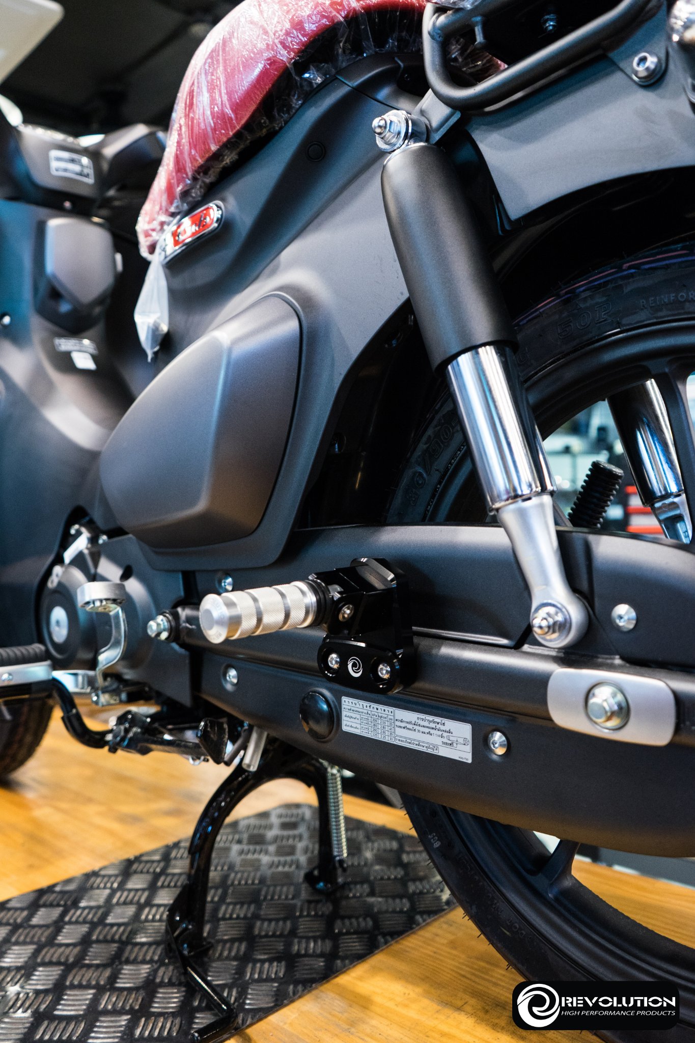 พักเท้าหลัง ยึดสวิงอาร์ม CNC REVOLUTION C125 CT125 เงิน แดง ดำ ราคา2800