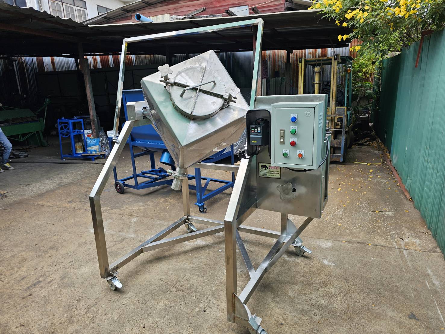 เครื่องผสมยา เครื่องคลุกผสม และเครื่องผสมอาหารทรงลูกเต๋าสเตนเลส Cubic Mixer 60x60x60 ซม.