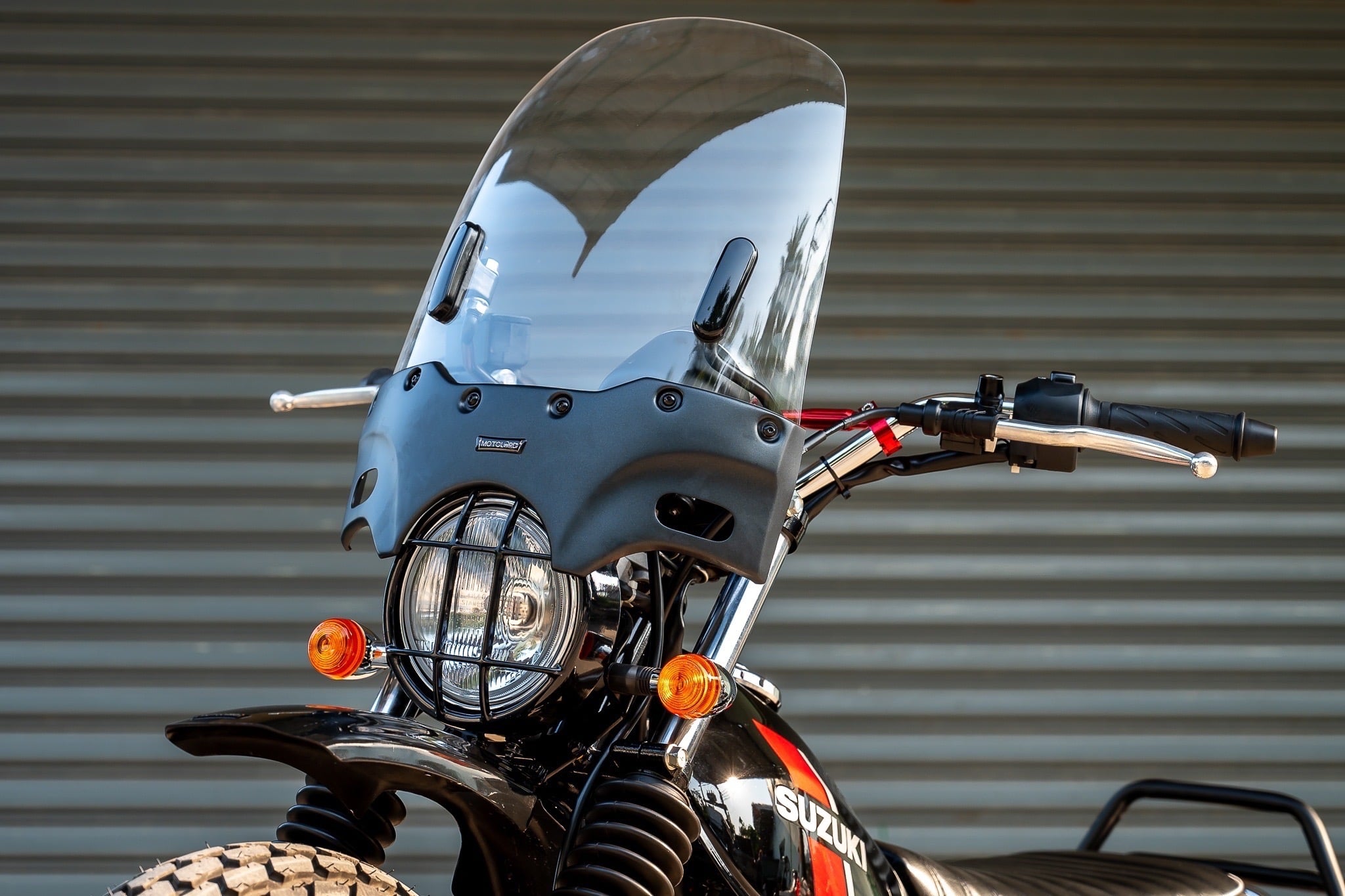 ของแต่ง Suzuki VanVan 200 MOTOZAAA VanVan200 / 125 1.ชิวหน้า V.1 2200฿ 2.ชิวหน้า V.2 2700฿ มีหน้ากาก 3.ชุดบังโคลนหน้า 2900฿ 4.แคชบาร์ 3990฿ ( มาพร้อมกันแคร้ง การ์ใต้ท้องเครื่อง ) 5. แร็คท้าย 3500฿ 6.แร็คกระเป๋าตัวใหญ่ 2100 ฿ 7.กระเป๋าข้างกันน้ำ 2690฿ 8.กั