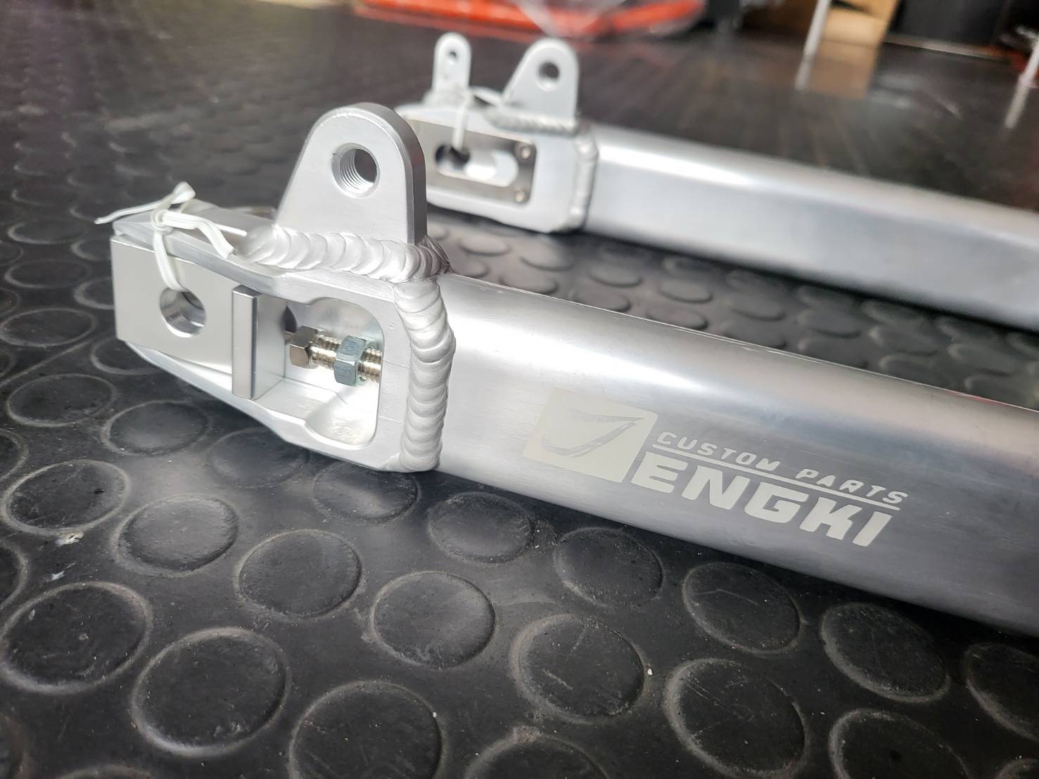 สวิงอาร์มมิเนียม CT125 JENGKI มีสีดำ เงิน ราคา3000