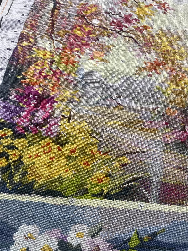 vase-1110 *สินค้าหมด* ชุดปักครอสติช ลายดอกไม้ในแจกันริมหน้าต่าง (ปักเต็มผืนผ้า ไม่มีเดินเส้น ปักครั้งละ 3 เส้นเล็ก) ขนาด 100*75 ซม.ผ้าครอสติช 11CTพิมพ์ลายปักบนผ้า ไหมคอตตอน 68 สี ผังลาย เข็ม