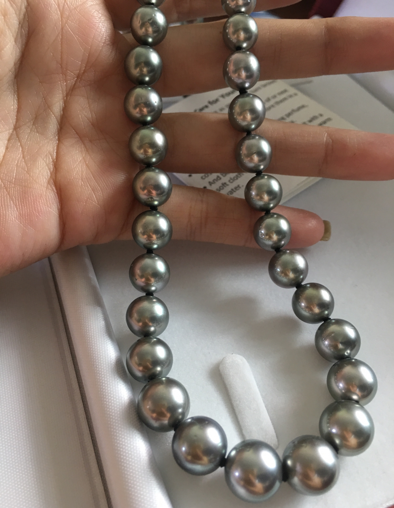 สร้อยคอไข่มุก south sea ขนาด 8.3-10.78 มิล กลม สีดำเทา