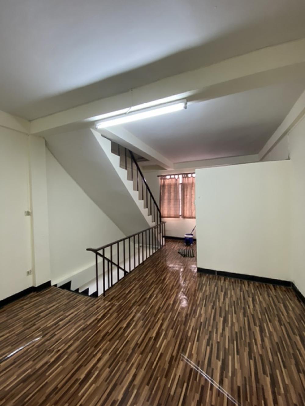 อาคารพาณิชย์ ประชาชื่น 27