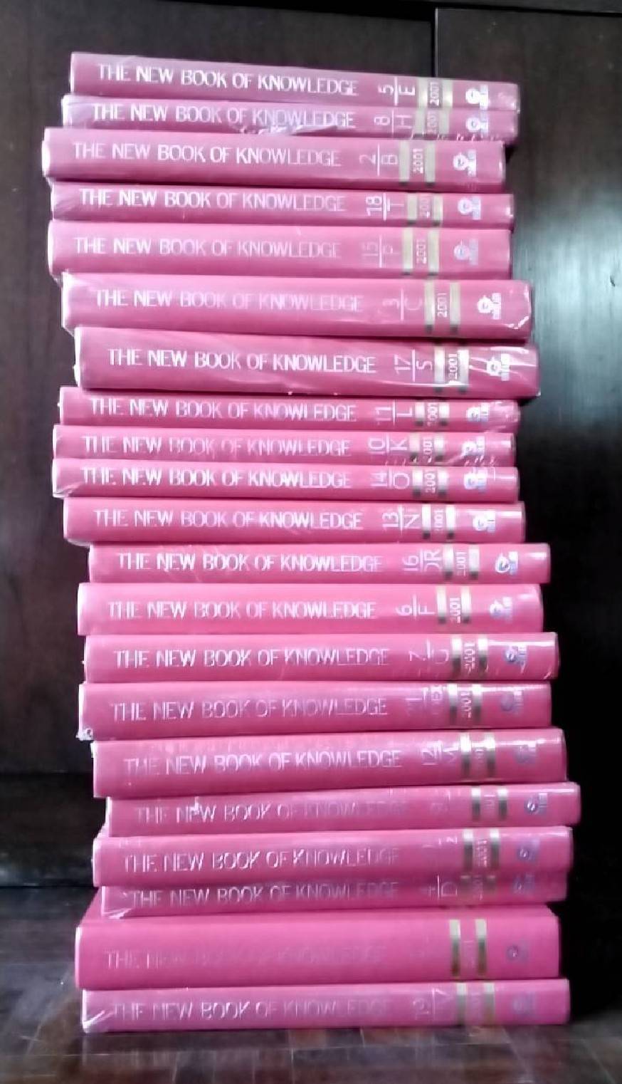 The New Book of Knowledge (1 ชุด 21 เล่ม)