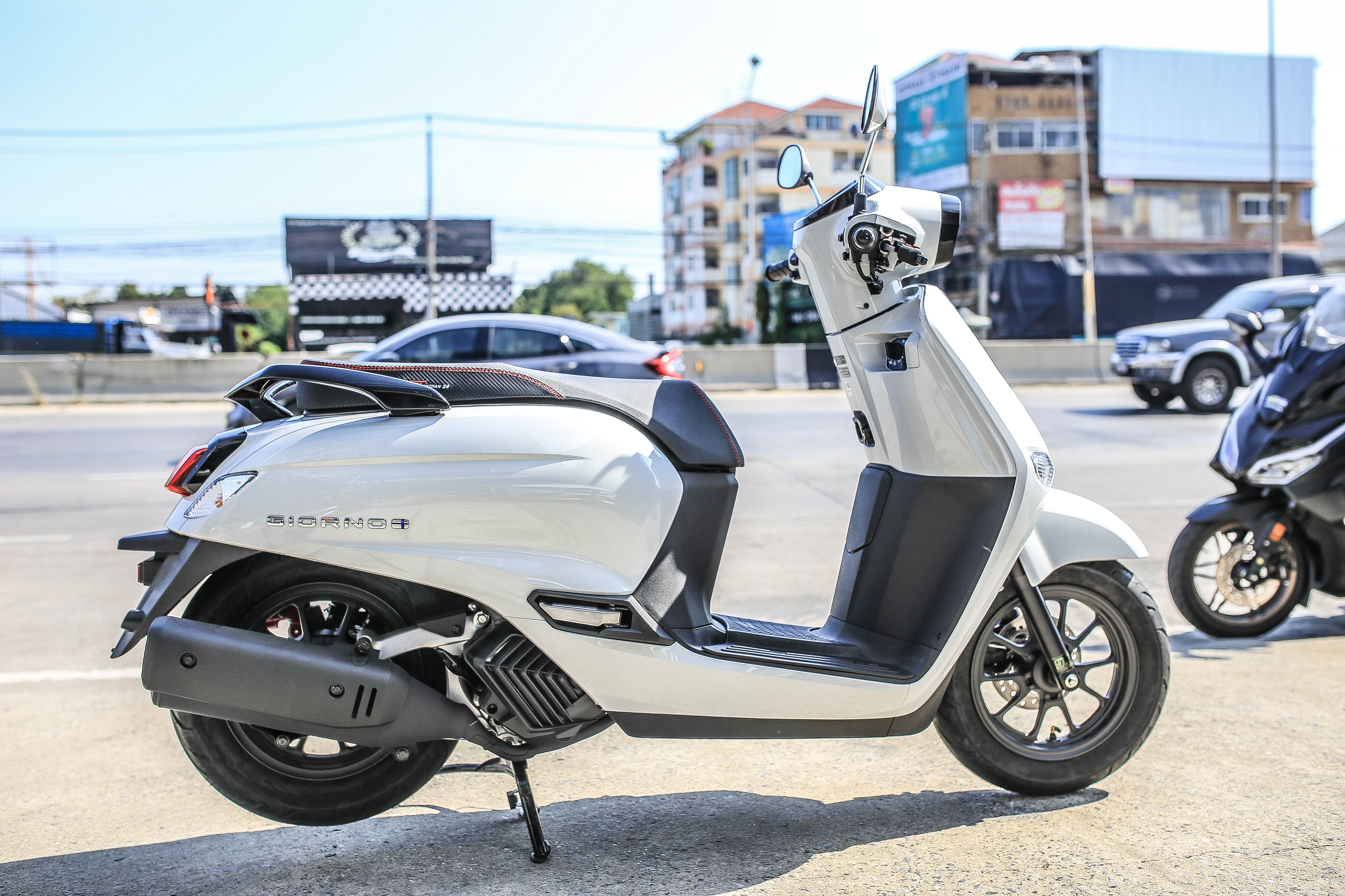 ชุดสี 4 ชิ้น Giorno125/สีดำเงา ครอบไมล์/ครอบไฟท้าย/ครอบโลโก้/ครอบไฟหน้า