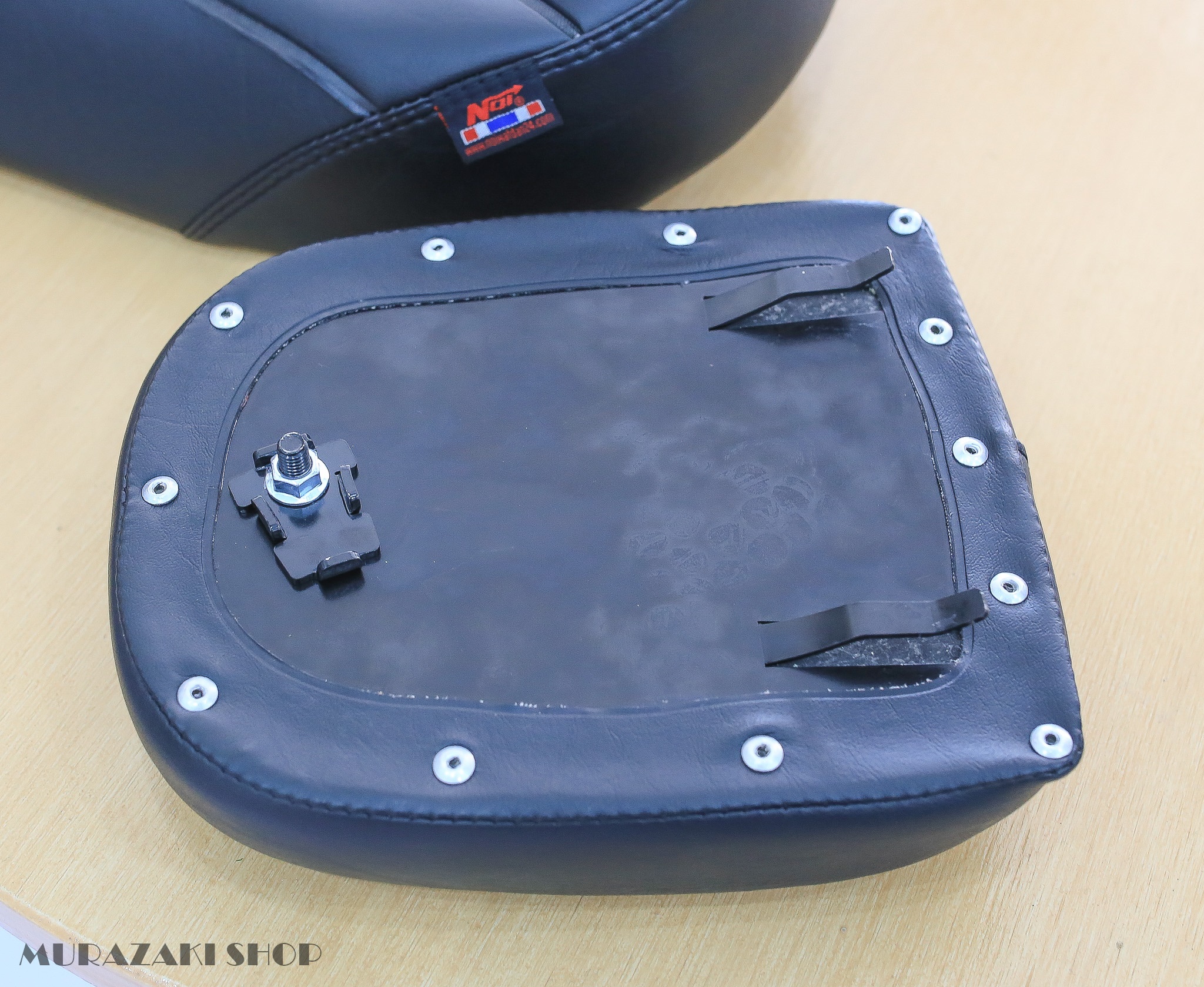 เบาะหน้าหลัง HONDA C125 หน่อยวัดด่าน มี2ลาย สีแดง ดำ น้ำตาล ชุดละ3500 ซื้อแยกหน้า2000หลัง1500ครับ