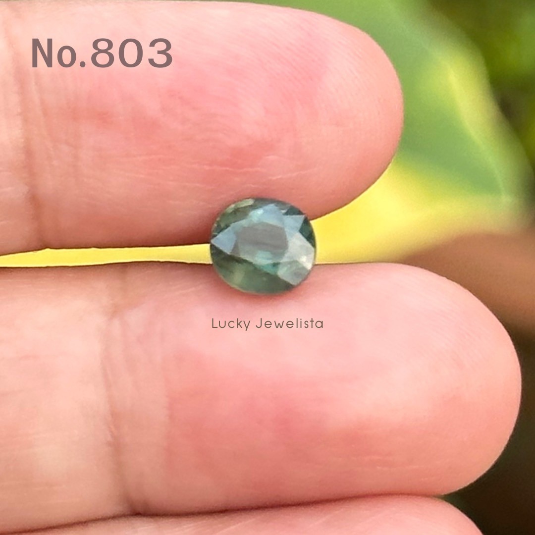 พลอยเขียวส่อง บางกะจะ Green Sapphire พลอยดิบ สีเขียว 1.35 กะรัต ทรงไข่กึ่งคุชชั่น 1