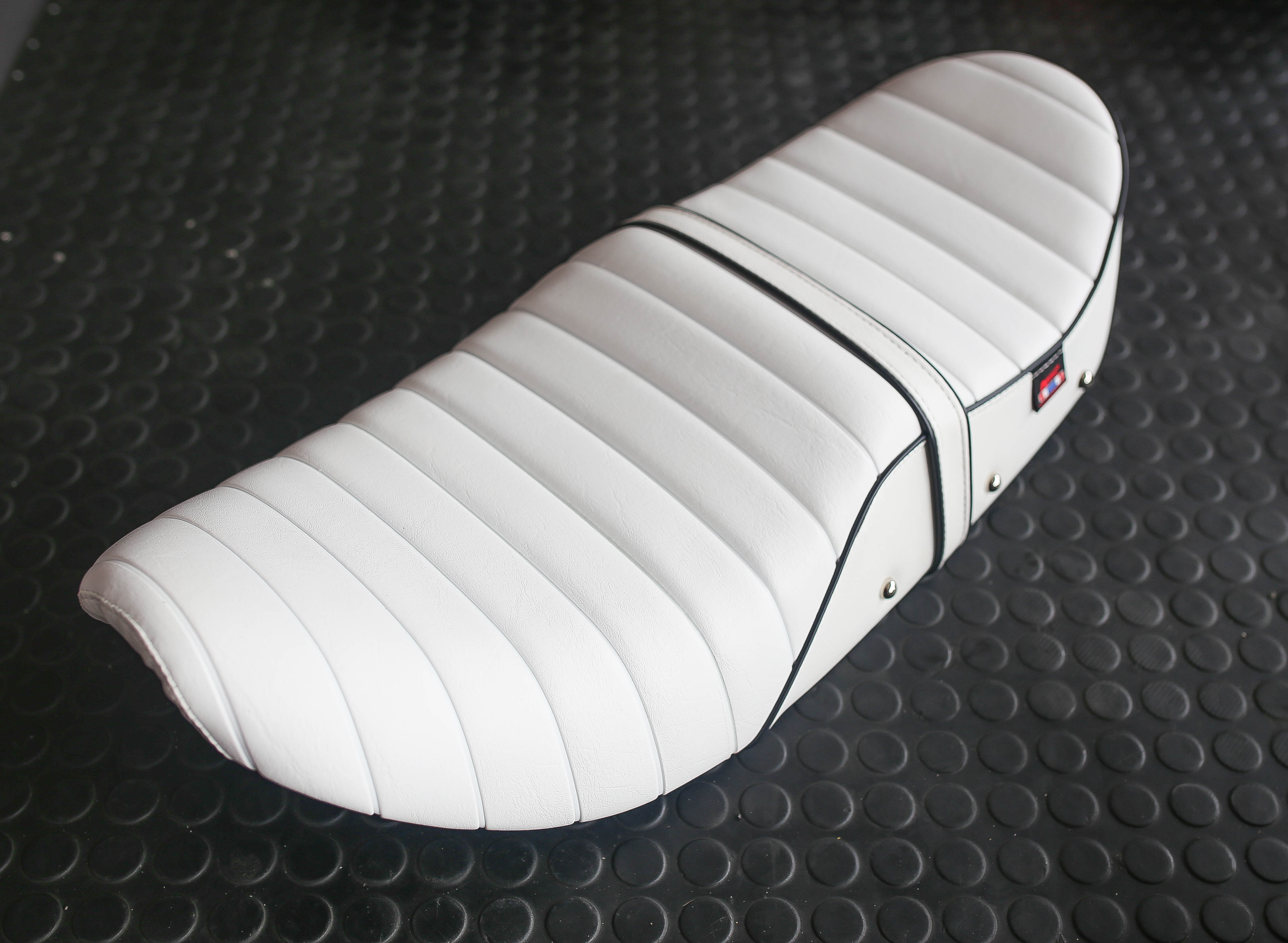 สินค้าใหม่ เบาะ DAX125 หน่อยวัดด่าน มี5สี13ลาย โครงเทียม สวยเข้ารูป