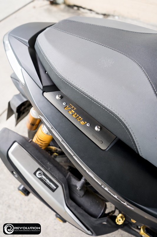 แผ่นปิดรูมือจับท้ายเบาะ สแตนเลส REVOLUTION FORZA 350