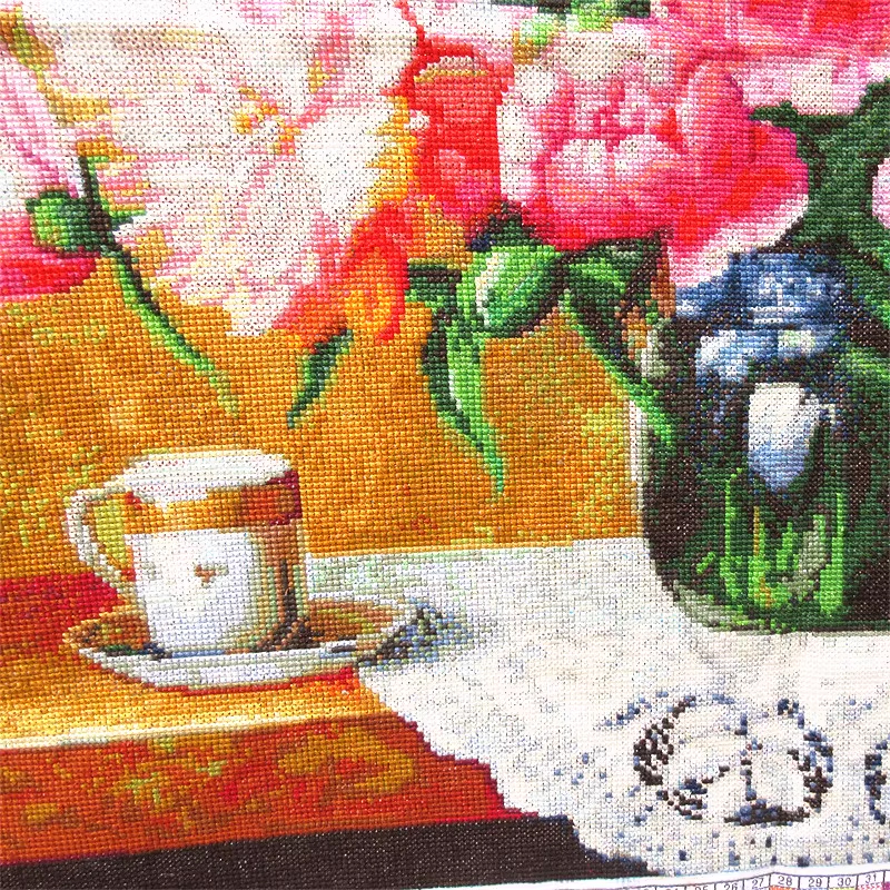 botan-1022 *พร้อมส่ง* ชุดปักครอสติช ลายแจกันดอกโบตั๋น (ปักเต็มผืนผ้า ไม่มีเดินเส้น ผ้า11CTพิมพ์ลาย ปัก 3 เส้นเล็ก) ขนาด 92*77 ซม.ผ้าครอสติช 11CTพิมพ์ลายปักเต็มลายผ้า ไหมคอตตอน 51 สี ผังลาย เข็ม