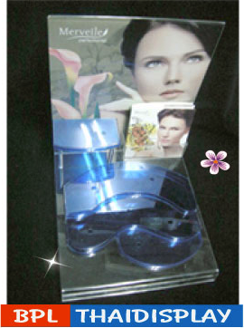 ชั้นวางสินค้าเครื่องสำอาง เป็นงานอะครีลิคสีใส ทั้งตัว