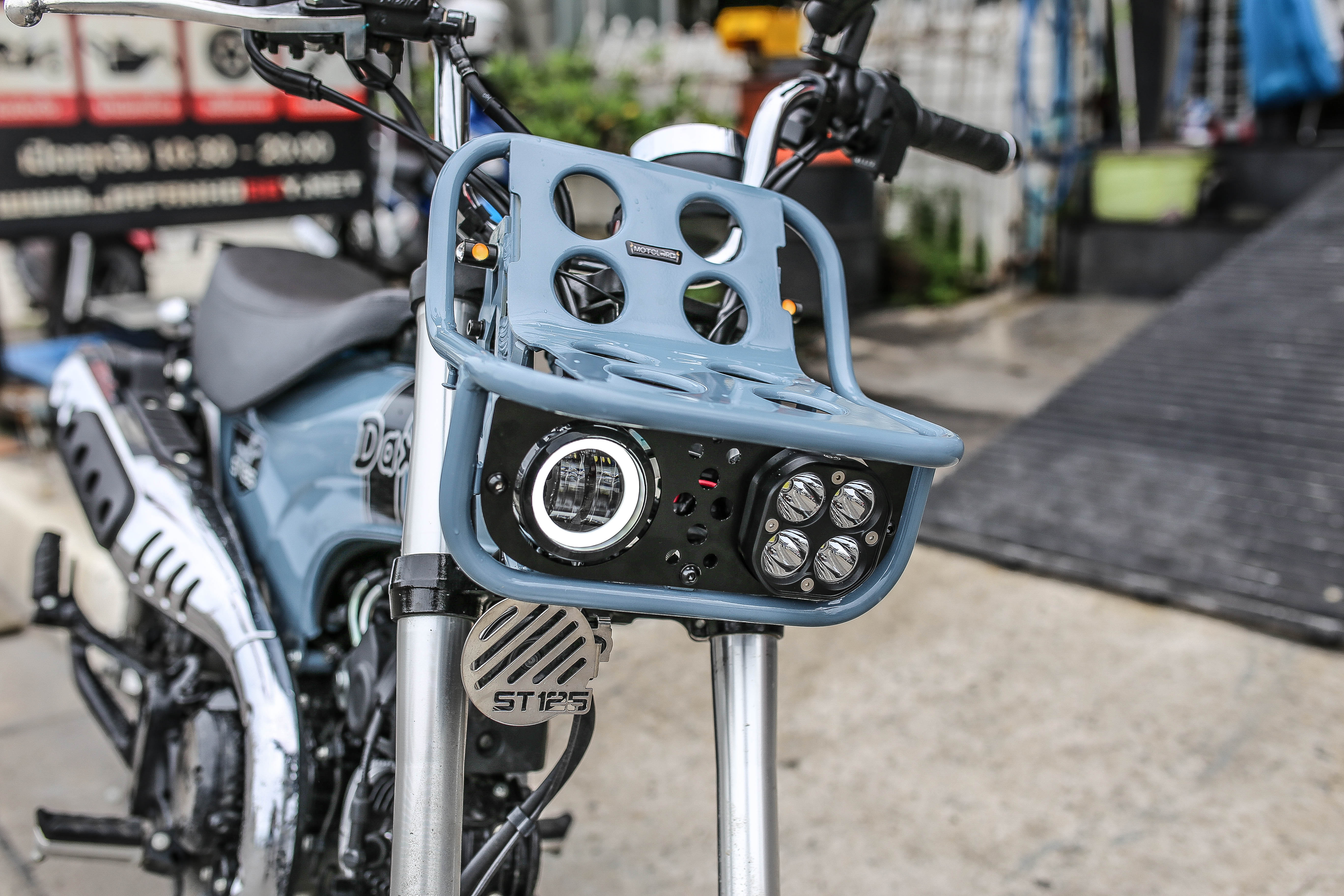 ไฟหน้า Motolord Front head light Kustom Dax125 ราคา6100฿ สีเทา แดง ดำ
