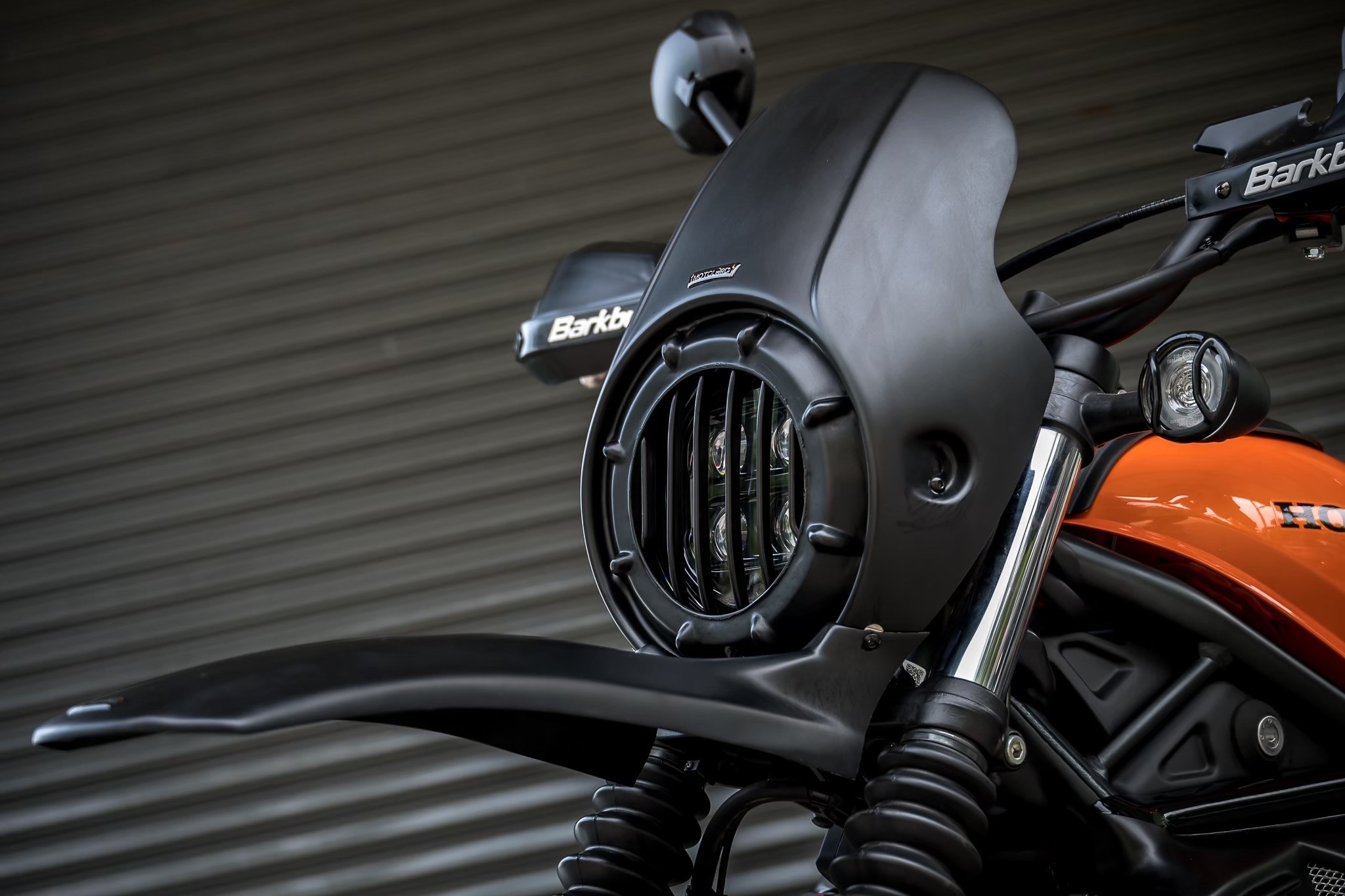 หน้ากาก Cl300,500 CL V1 MotolordD 2490฿ ( ในภาพ ไม่รวมตะแกรงไฟ )