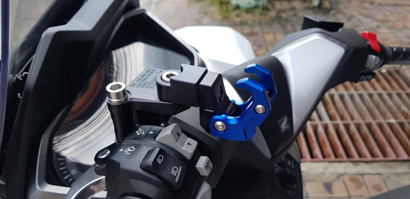 ตัวแขวนหมวกพับได้ตรงรุ่น REVOLUTION All New Forza 300 ราคา850