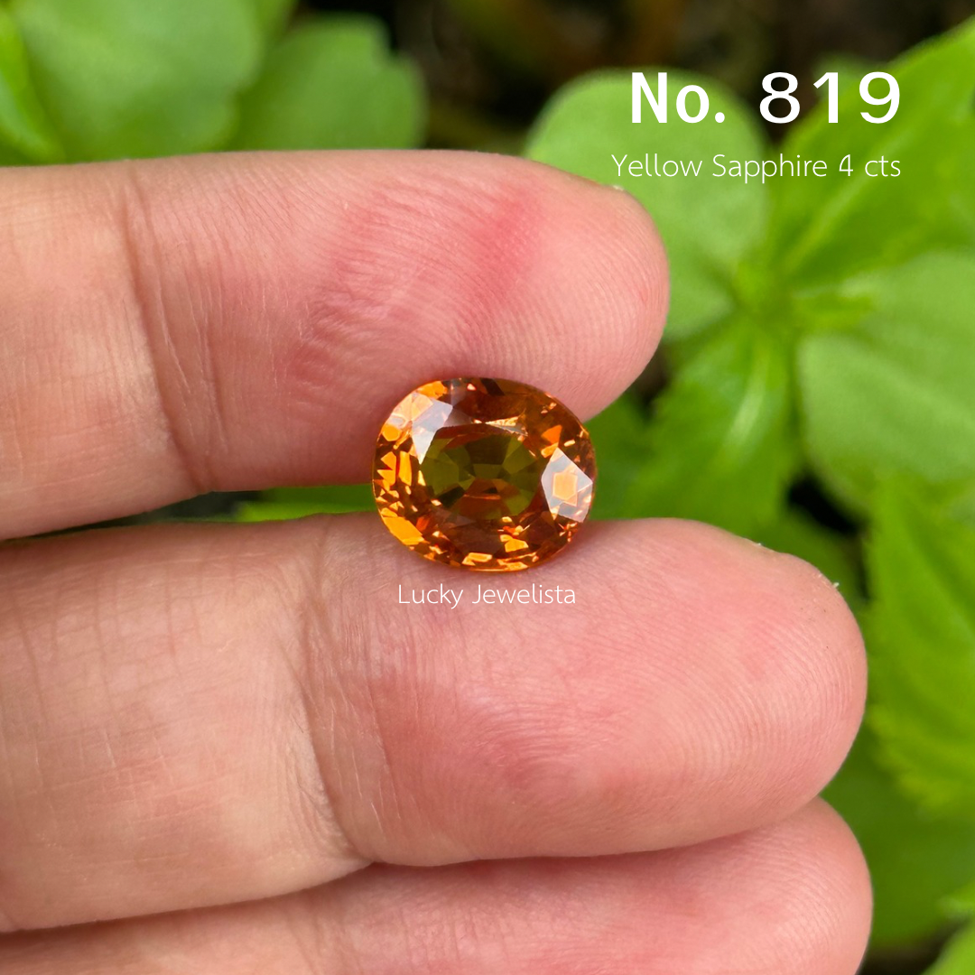 พลอยบุษราคัมบางกะจะ Yellow sapphire เนื้อ100 สีน้ำทองอมส้มนิดๆ 4 กะรัต ทรงไข่กึ่งคุชชั่น