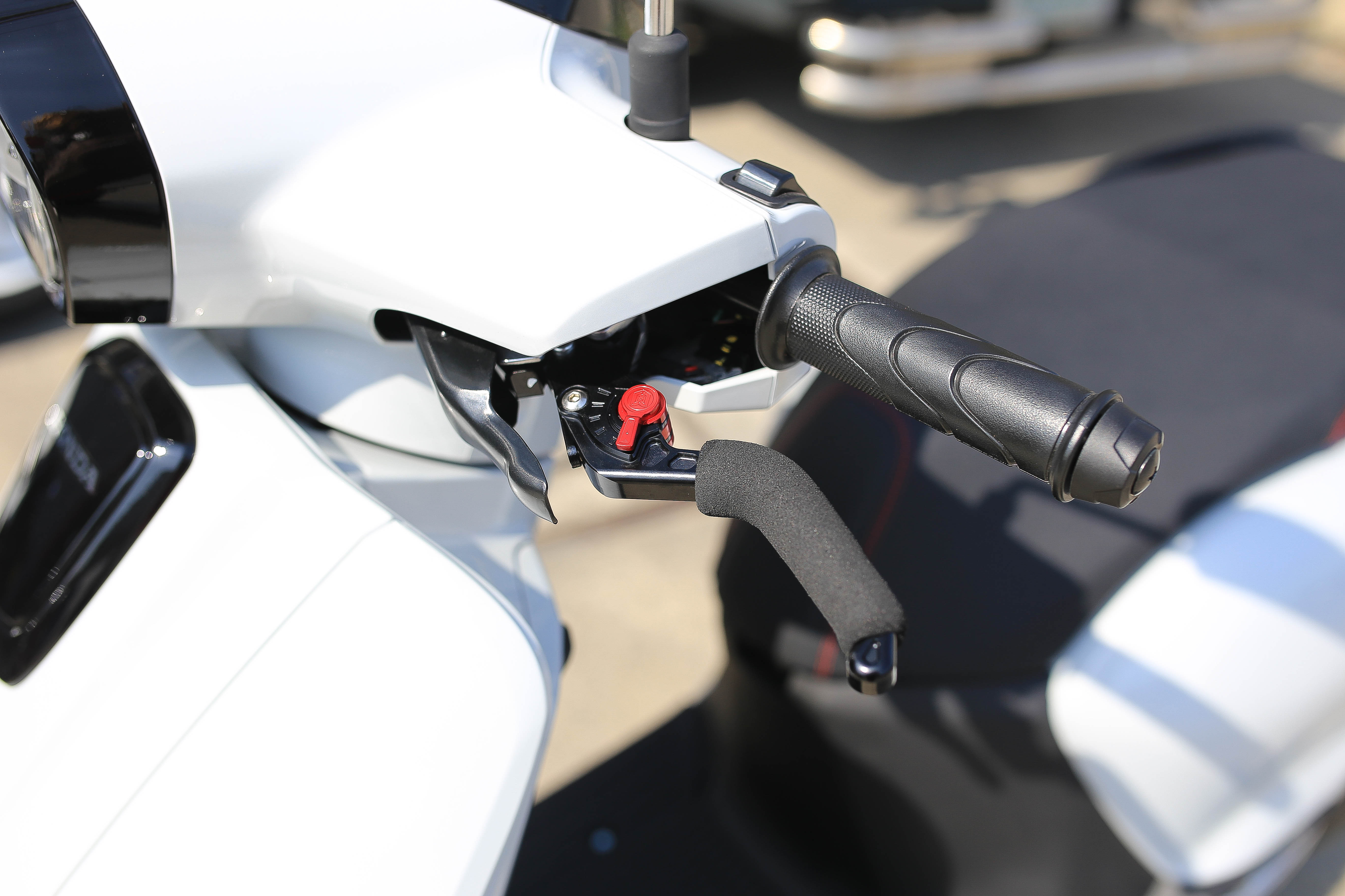 ชุดสี 4 ชิ้น Giorno125/สีดำเงา ครอบไมล์/ครอบไฟท้าย/ครอบโลโก้/ครอบไฟหน้า