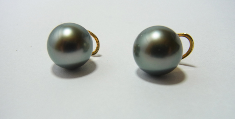 ต่างหูไข่มุก south sea 11-12 มิล ตัวเรือน 18k สีดำ เกรด AAA-AA++