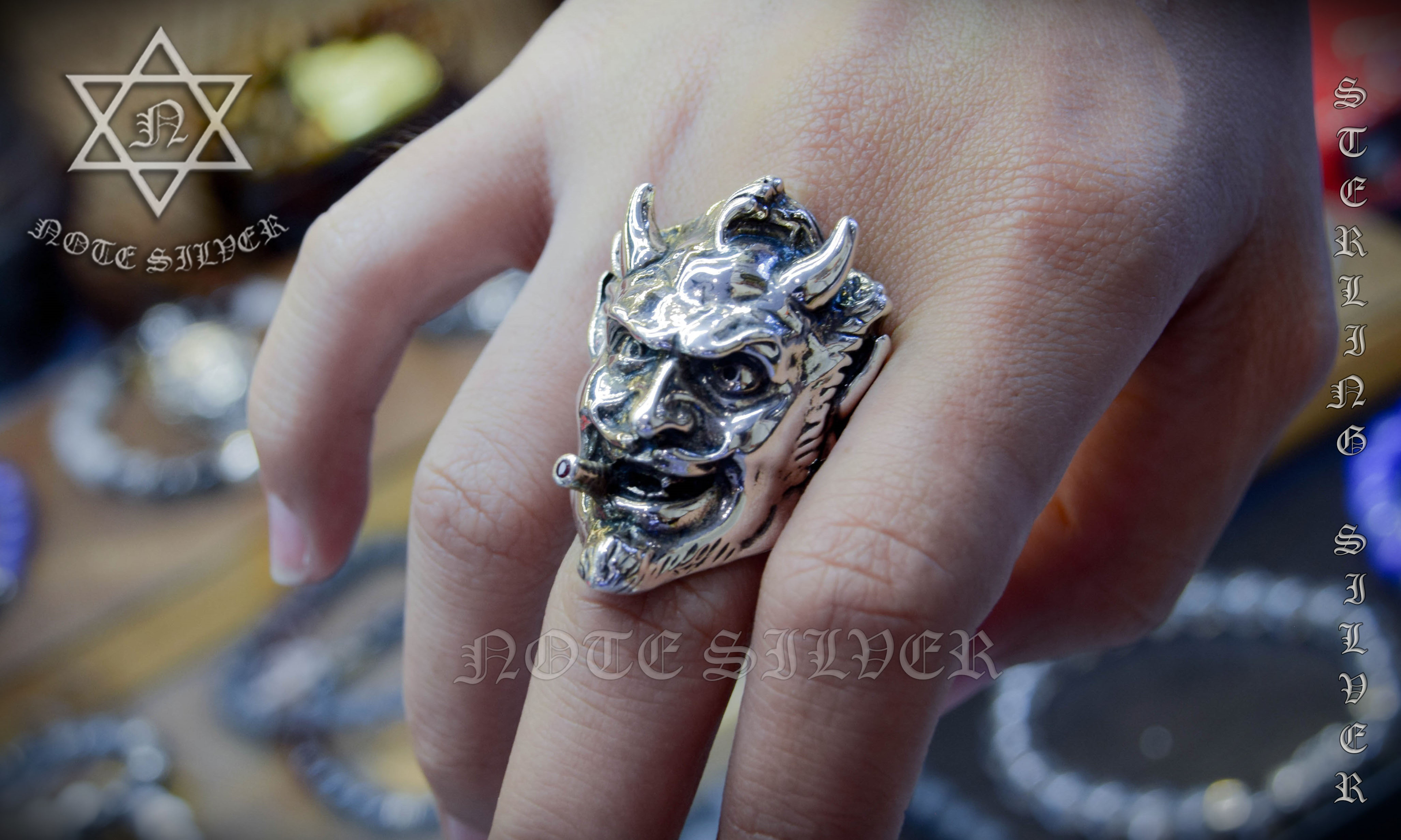 แหวนเงินแท้หน้าเดวิลสูบซิการ์ ฝังพลอยแดง Devil-Head Sterling Silver NSRG2772