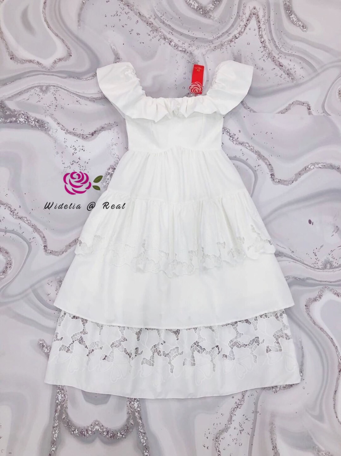 ST Dress เดรสลูกไม้ตัวยาวแสนสวย