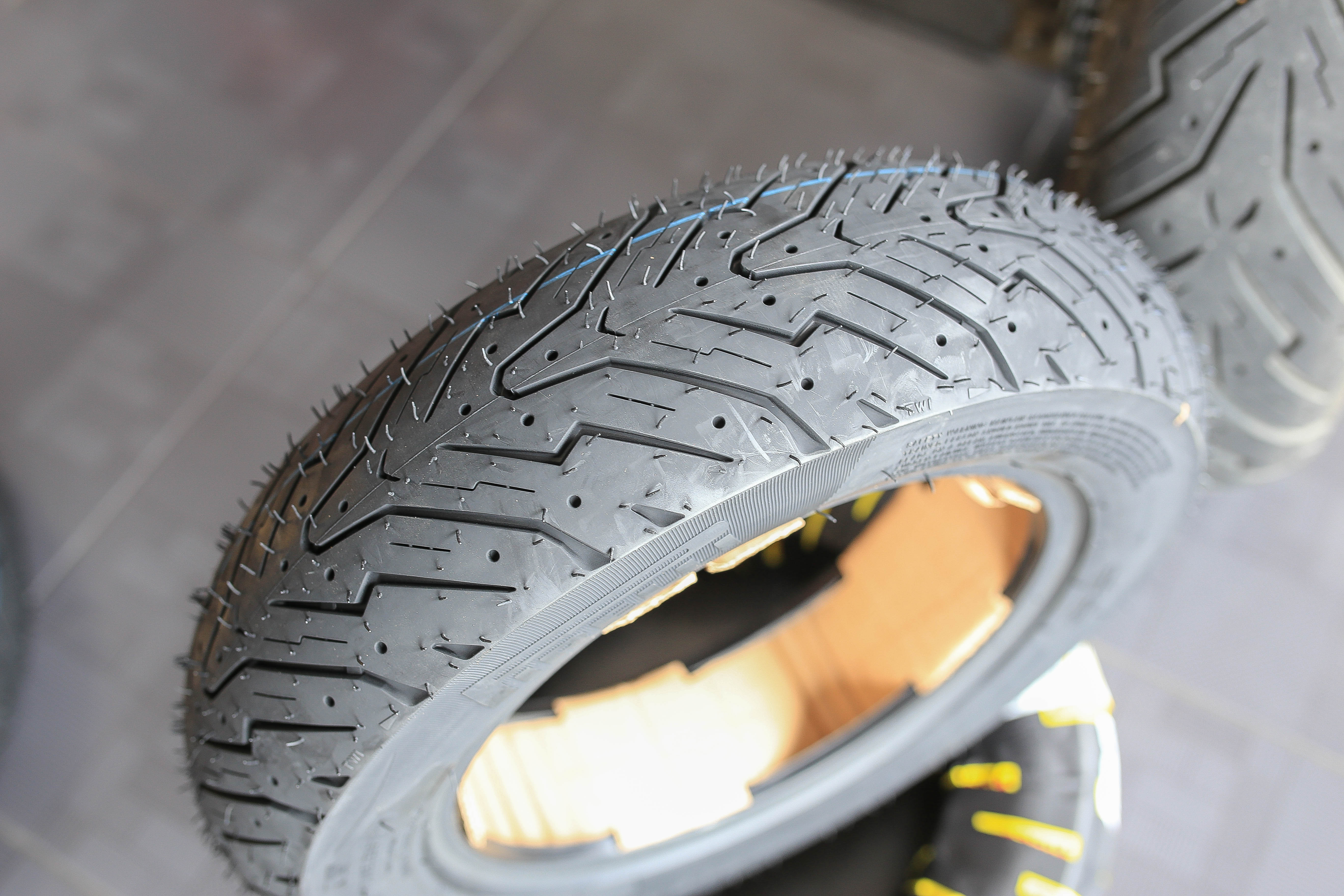 ยาง Pirelli anger Scooter 100/90-10 ราคา1600 -90/90-12- ราคา1700คู่ละ3300