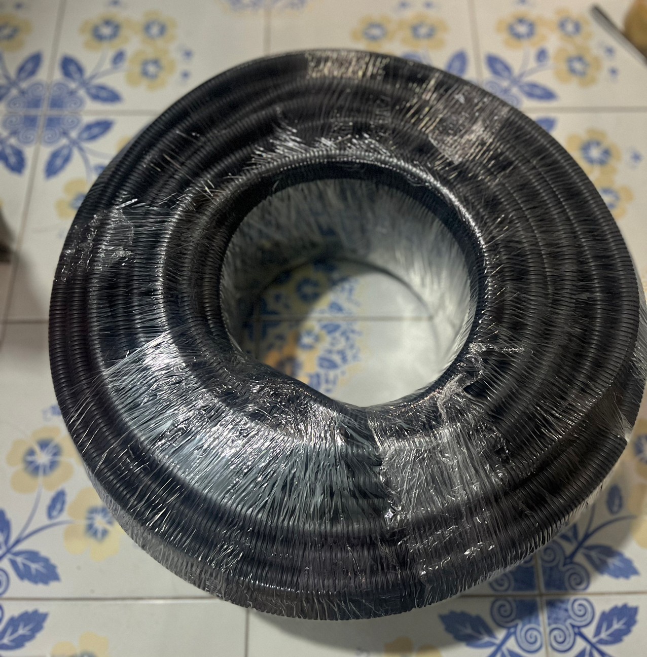 ท่ออ่อนร้อยสายไฟสีดำ ชนิด PE แบบผ่า ขนาด 15 X 18.5 mm.