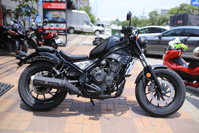 คิ้วบังโคลนหลัง FAKIE HONDA REBEL 300-500 ราคา 1100