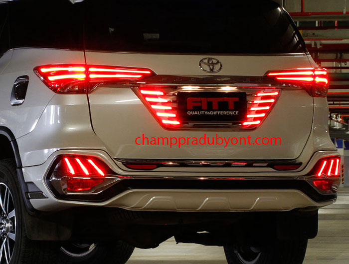กรอบป้ายทะเบียนโครเมี่ยม TOYOTA FORTUNER 2015-2017 FITT มีไฟ