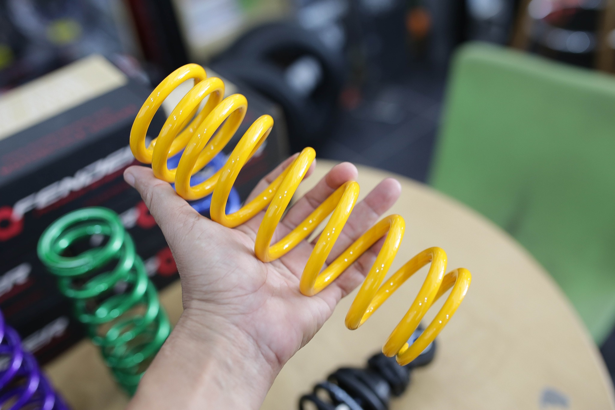 โช๊คหลัง Profender x series Xplusล่าสุด2025 GIORNO+ 320MM 300MM ราคา8900