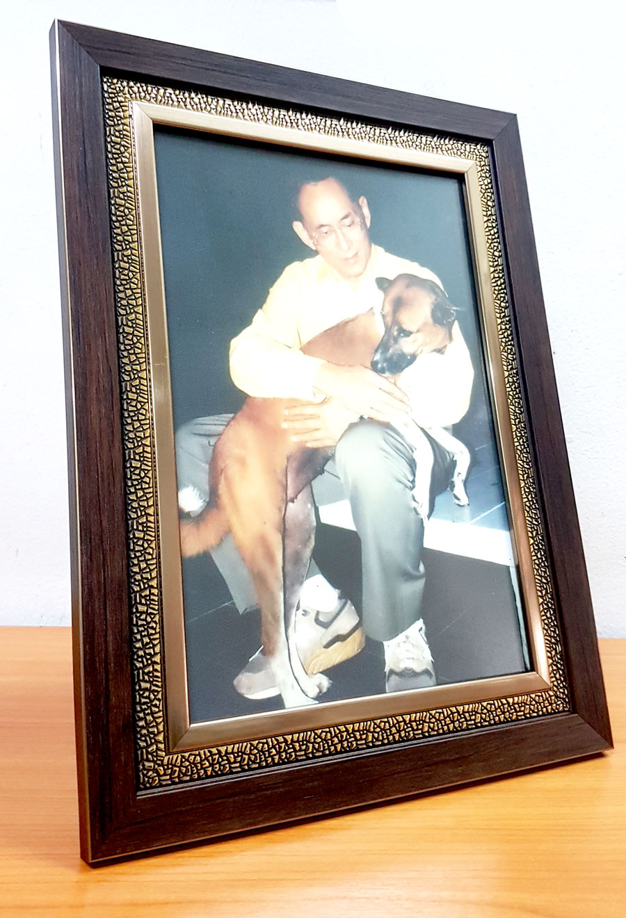 รูปในหลวงรัชกาลที่ 9 พร้อมอุ้มคุณทองแดง ที่สุดของความคลาสสิค กรอบรูปในหลวง