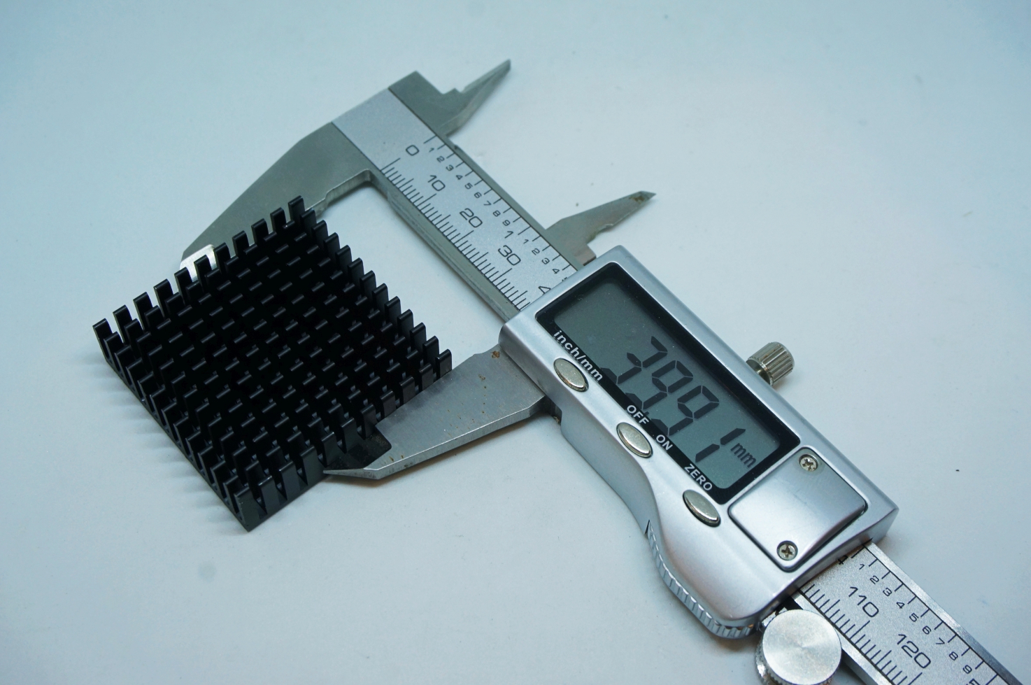 แผ่นระบายความร้อน ขนาด 40x40x11mm