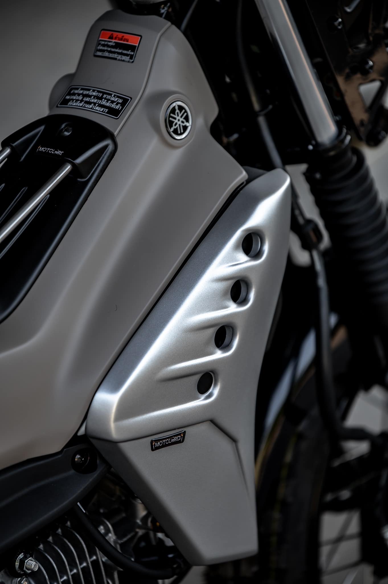 PG-1 1.) ครอบไฟหน้า Headlight cover. 1,590฿ 2.) ครอบไฟเบรค Rear brake light cover. 1,290฿ 3.) ชิวหน้า V1 Headbrand Windshield V1 1,590฿ 4.) กาบ อกบังหัวฉีด Side fairing cover. 1990฿ 5.) กันลาย V1 Mid frame protector. 1990฿ 6.) ชุดบังโคลนหน้าScrambler Full