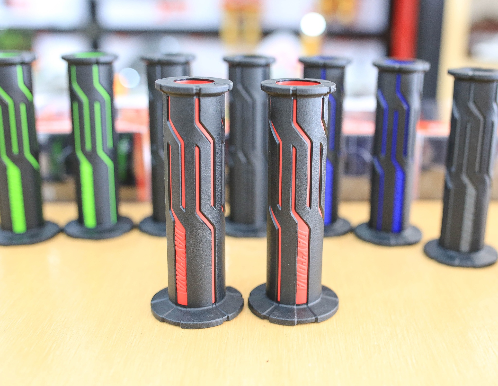 ปลอกแฮนด์ ปลอกมือ Daytona ของแท้จากญี่ปุ่น ปลอกแฮนด์ Daytona แท้ รุ่น GG-D-Line + ยาว 125 มม. + รูแฮนด์ ซ้าย 22 มม. ขวา 25 มม. + เป็นรุ่นปลายแฮนด์เปิด