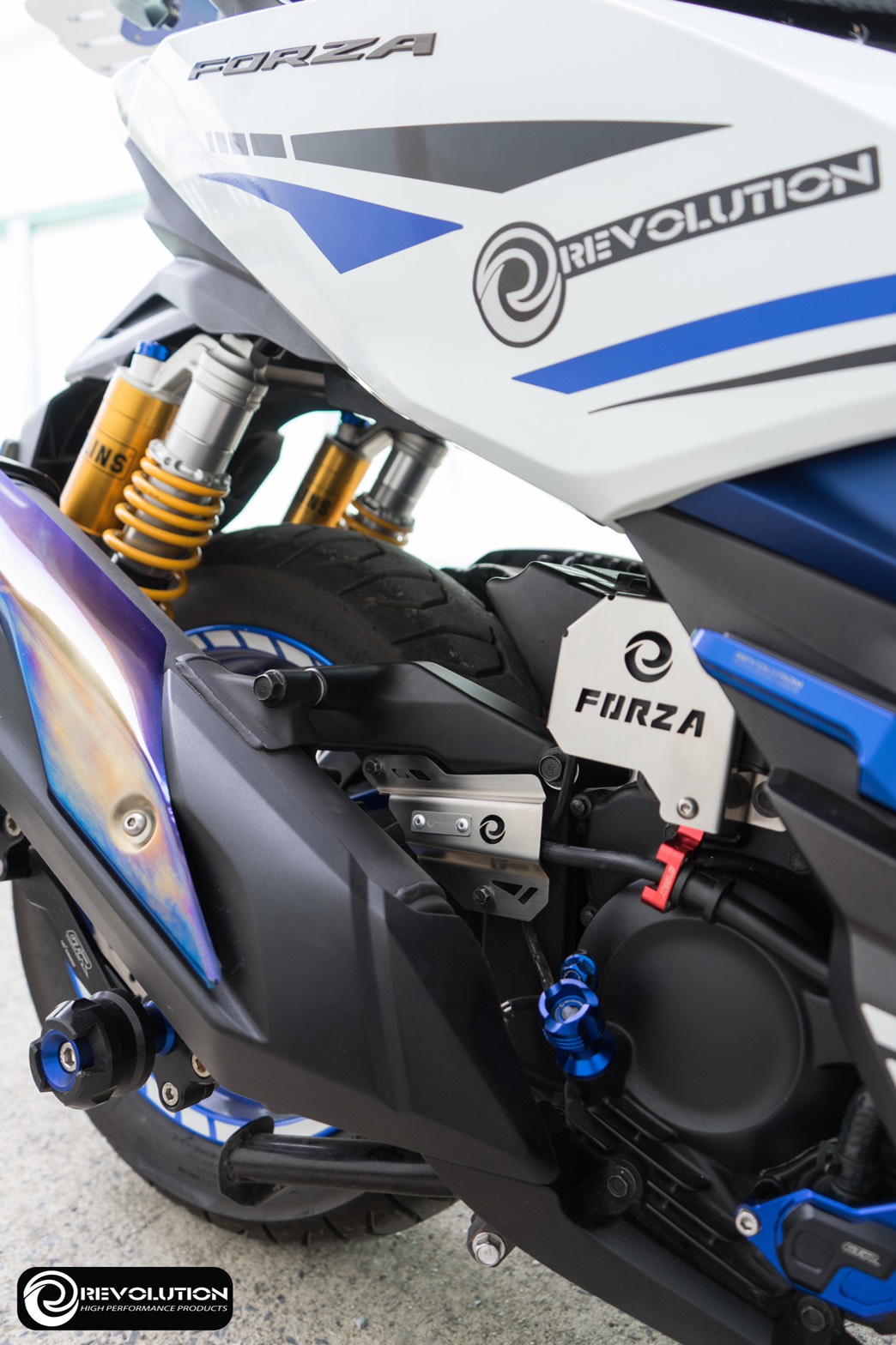 การ์ดครอบคอยไฟ+บังสายเบรกหลัง Revolution Honda Forza300-350 วัสดุอลูมิเนียม สีแดง ทอง น้ำเงิน ดำ เทา