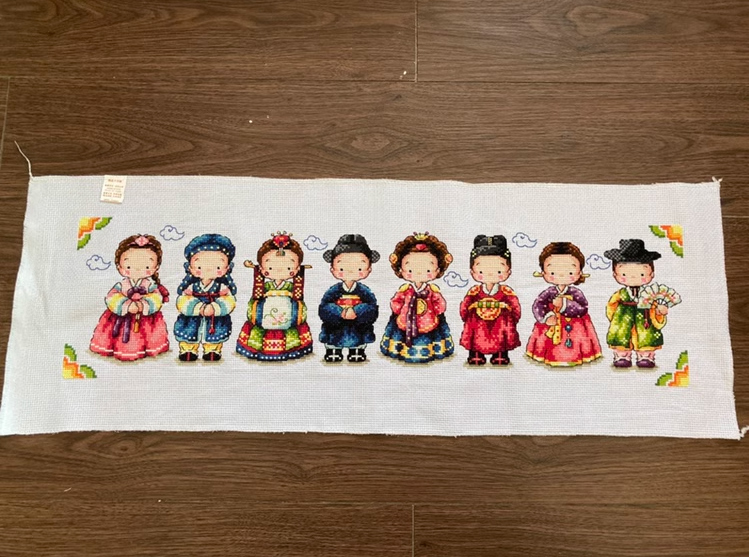 love-1101 *สินค้าหมด* ชุดปักครอสติช ลายชุดฮันบกในงานแต่งงานเกาหลี (ปักครั้งละ 3 เส้นเล็ก) ขนาด 78*28 ซม.ผ้าครอสติช 11CTพิมพ์ลายปักบนผ้า+ไหมคอตตอน 30 สี+ผังลาย+เข็ม