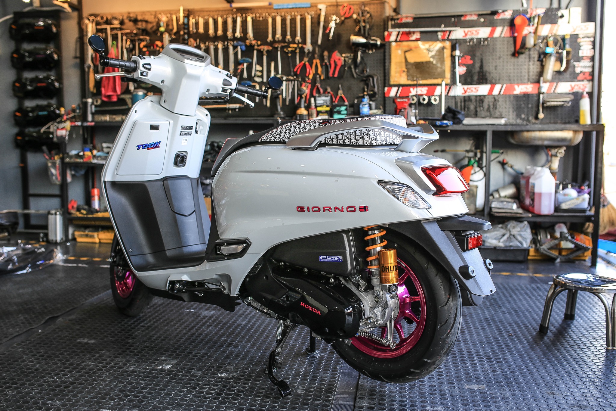 โช๊คหลังOHLINS HO328 (328.5 mm Honda Lead125) Honda Giorno125,Lead125 ราคา13500