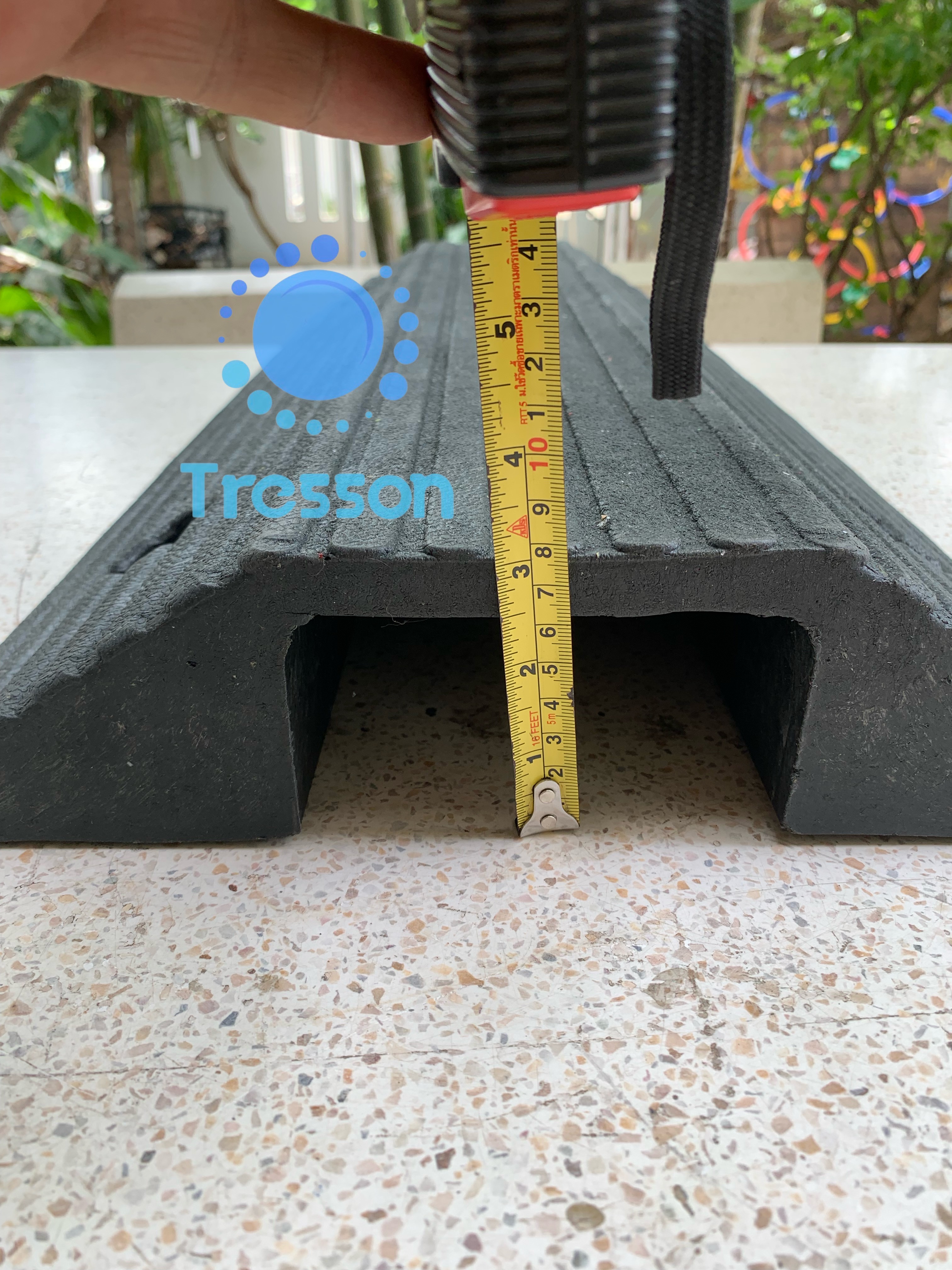 ทางลาดยางครอบท่อ ครอบสายไฟ ข้ามธรณีประตู สูง 8 ซม. กว้าง 40 ซม. ยาว 80 ซม(ด้าน) ขนาดช่อง 12x6 cm-นน.7 kg รับนน.สูงสุด700kg. Rubber Wire Cover Ramp 8x40x80 cm 13 kg