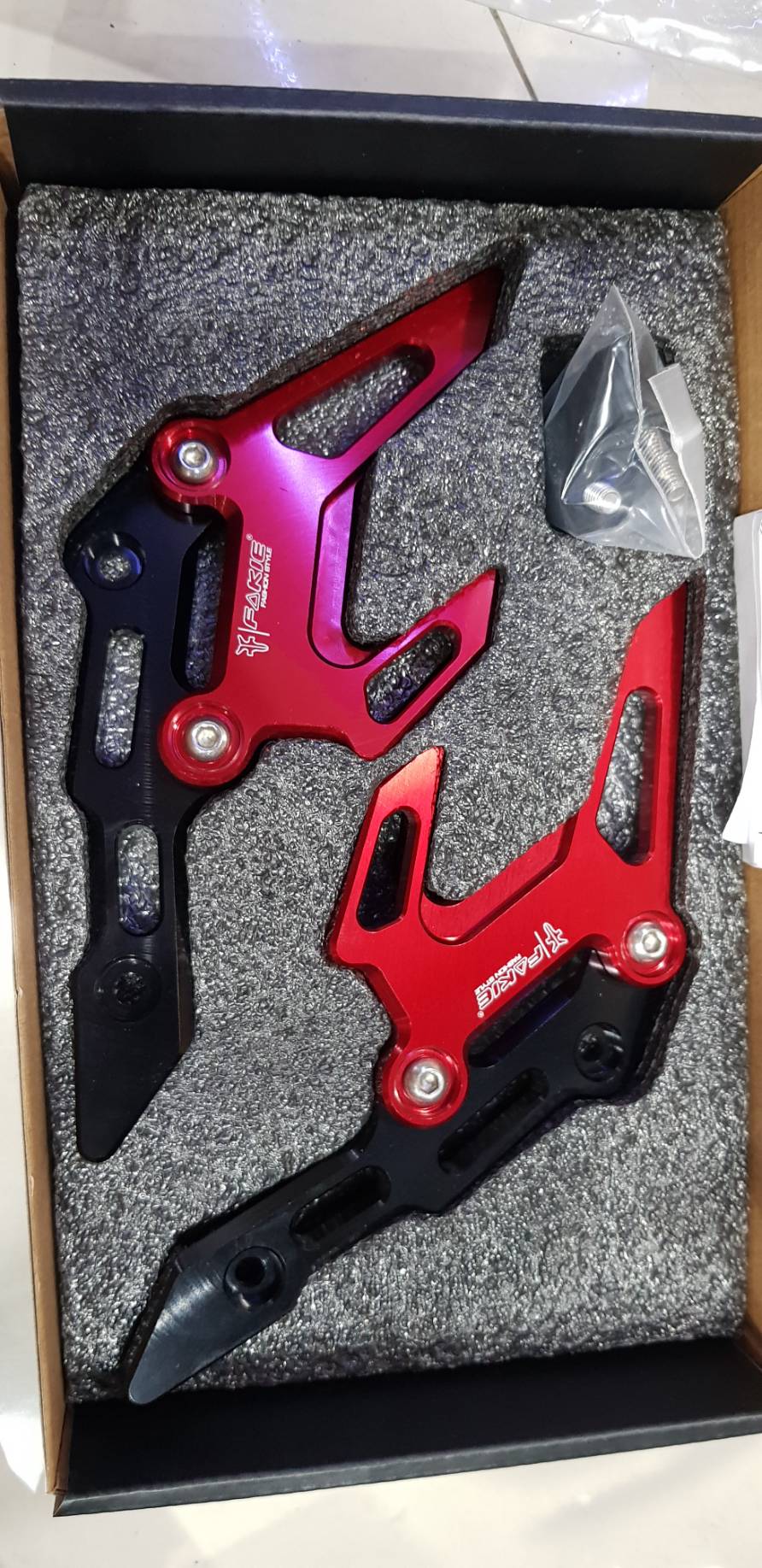 การ์ดบังโช็คหน้า YAMAHA X-MAX 300 FAKIE ราคา800 สีแดง ดำ เงิน ทอง