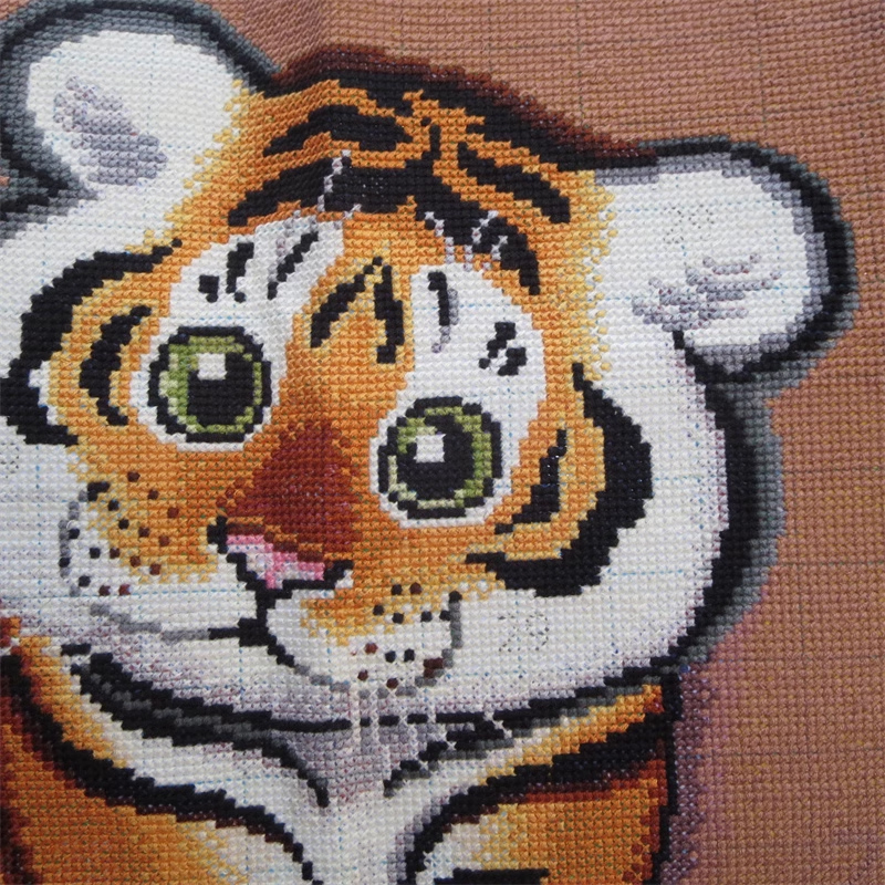 tiger-1003 *สินค้าหมด* ชุดปักครอสติช ลายเสือน้อย (ปักเต็มผืนผ้า ไม่มีเดินเส้น ผ้า11CTพิมพ์ลาย ปัก 3 เส้นเล็ก) ขนาด 51*63 ซม.ผ้าครอสติช 11CTพิมพ์ลายปักบนผ้า ไหมคอตตอน 29 สี ผังลาย เข็ม