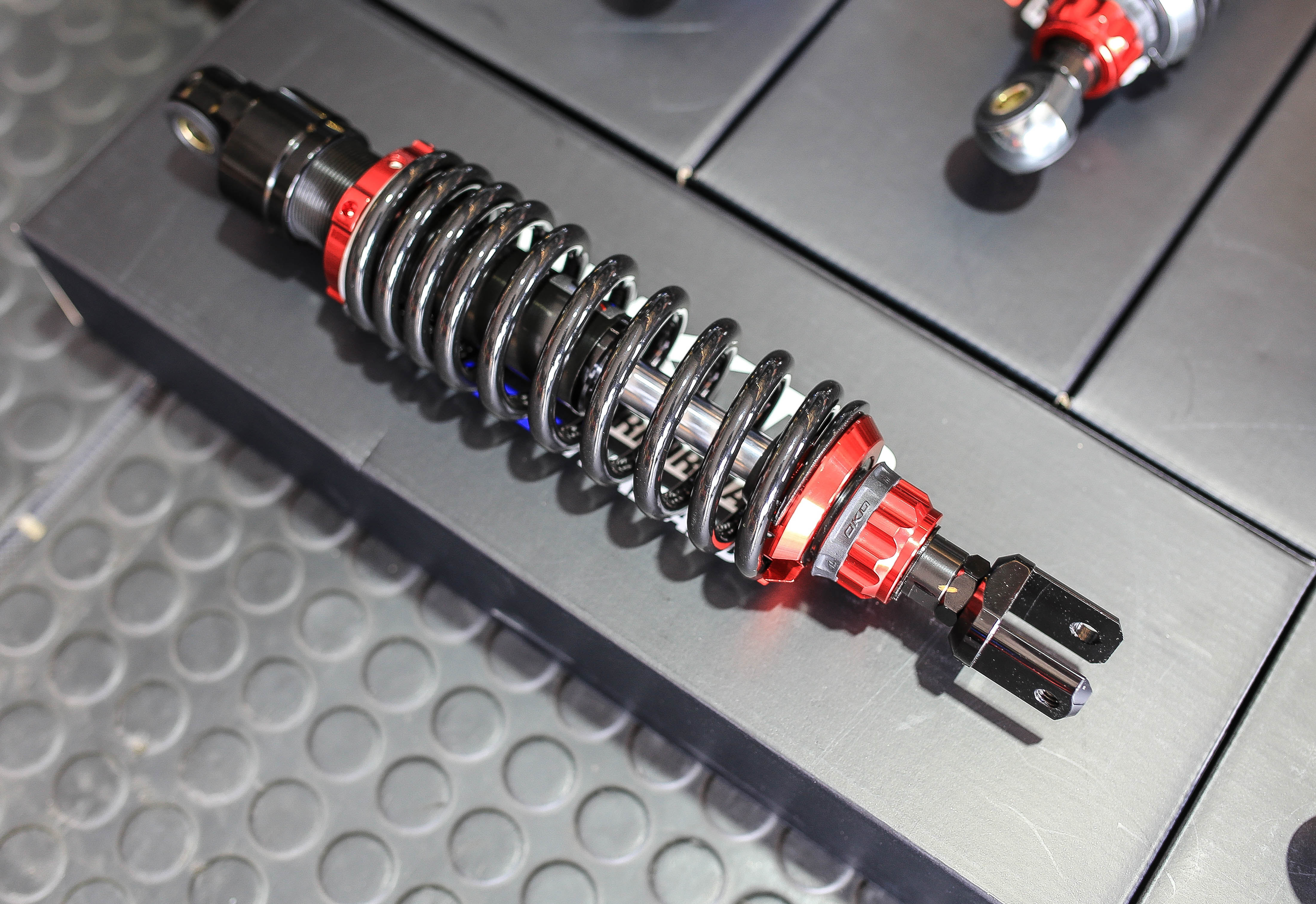 โช๊ค OKD รุ่น Flipz II แบบมีซับแท้งค์ใส่ Honda Giorno+ และ Honda Lead