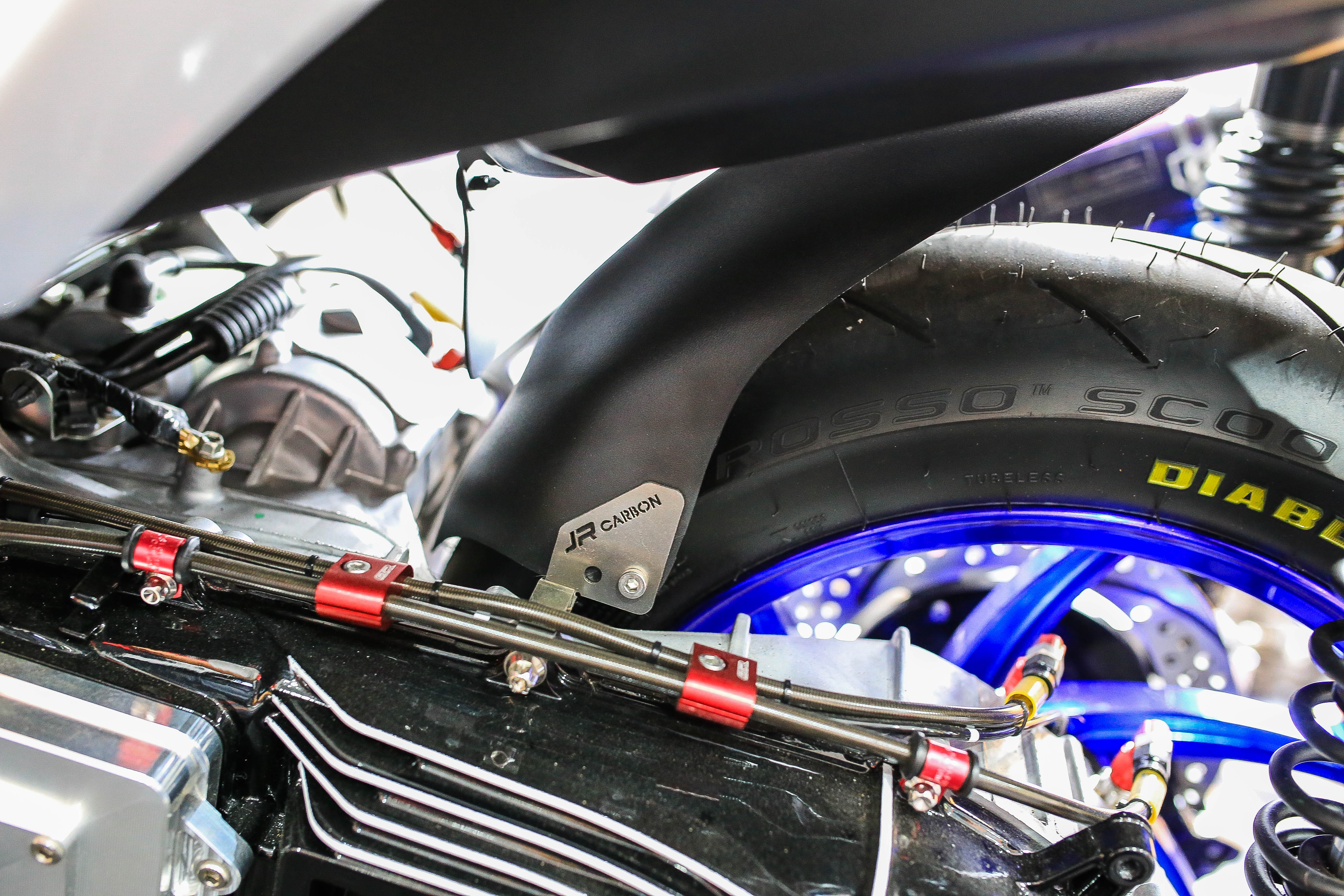 บังโคลนหลังตัวใน JR CARBON X-MAX300 -ดำด้าน ราคา1490 -เครฟล่า ราคา3500