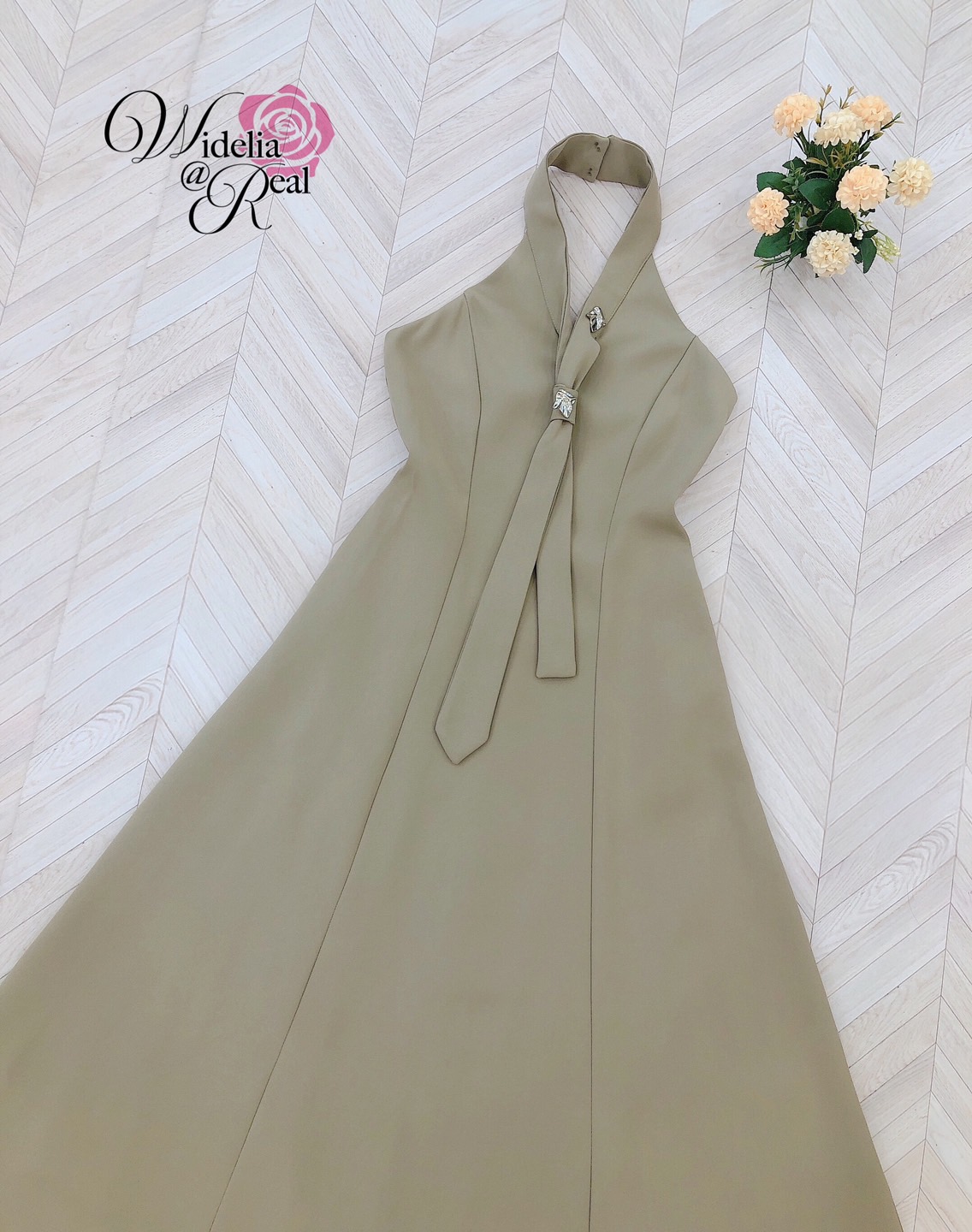 Korea Maxi dress แม็กซี่เดรส คอเน็คไท แต่งอะไหล่เงิน